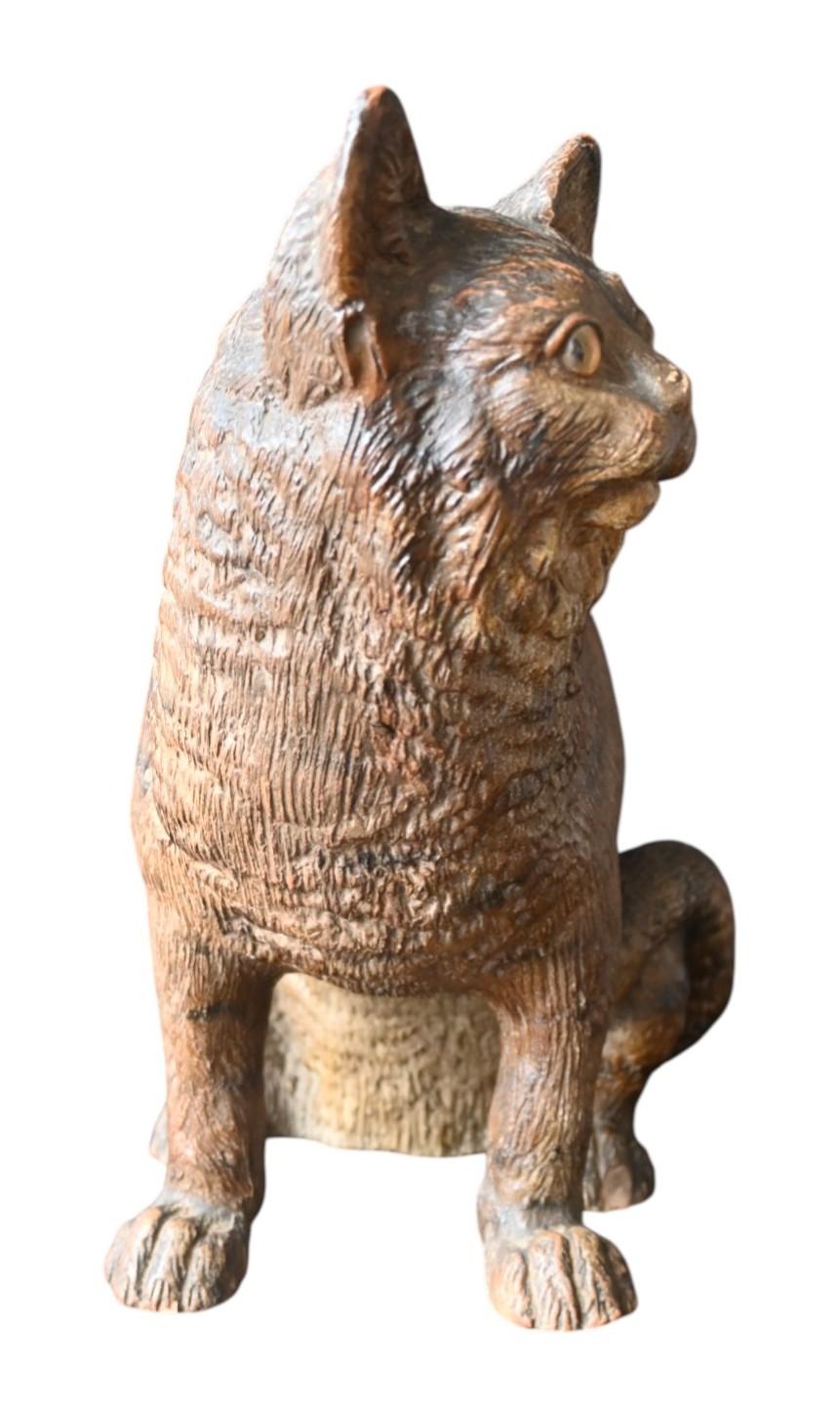 Gatto in terracotta con occhi di vetro, nello stile di Goldscheider, circa 1900 In condizioni buone in vendita a Bilzen, BE