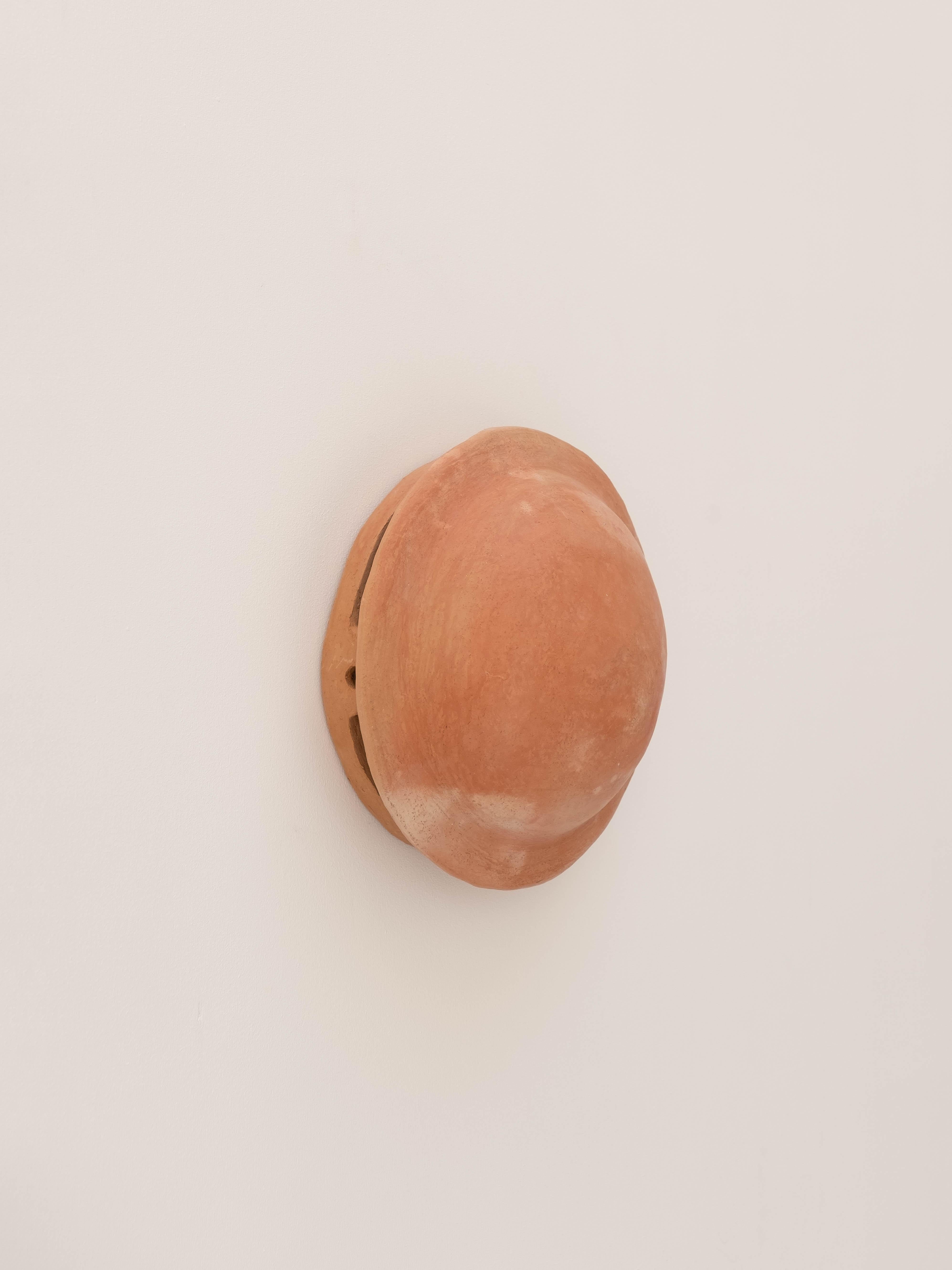 Lampada da parete in ceramica di terracotta realizzata con argilla nativa da Memòri Studio in vendita 12