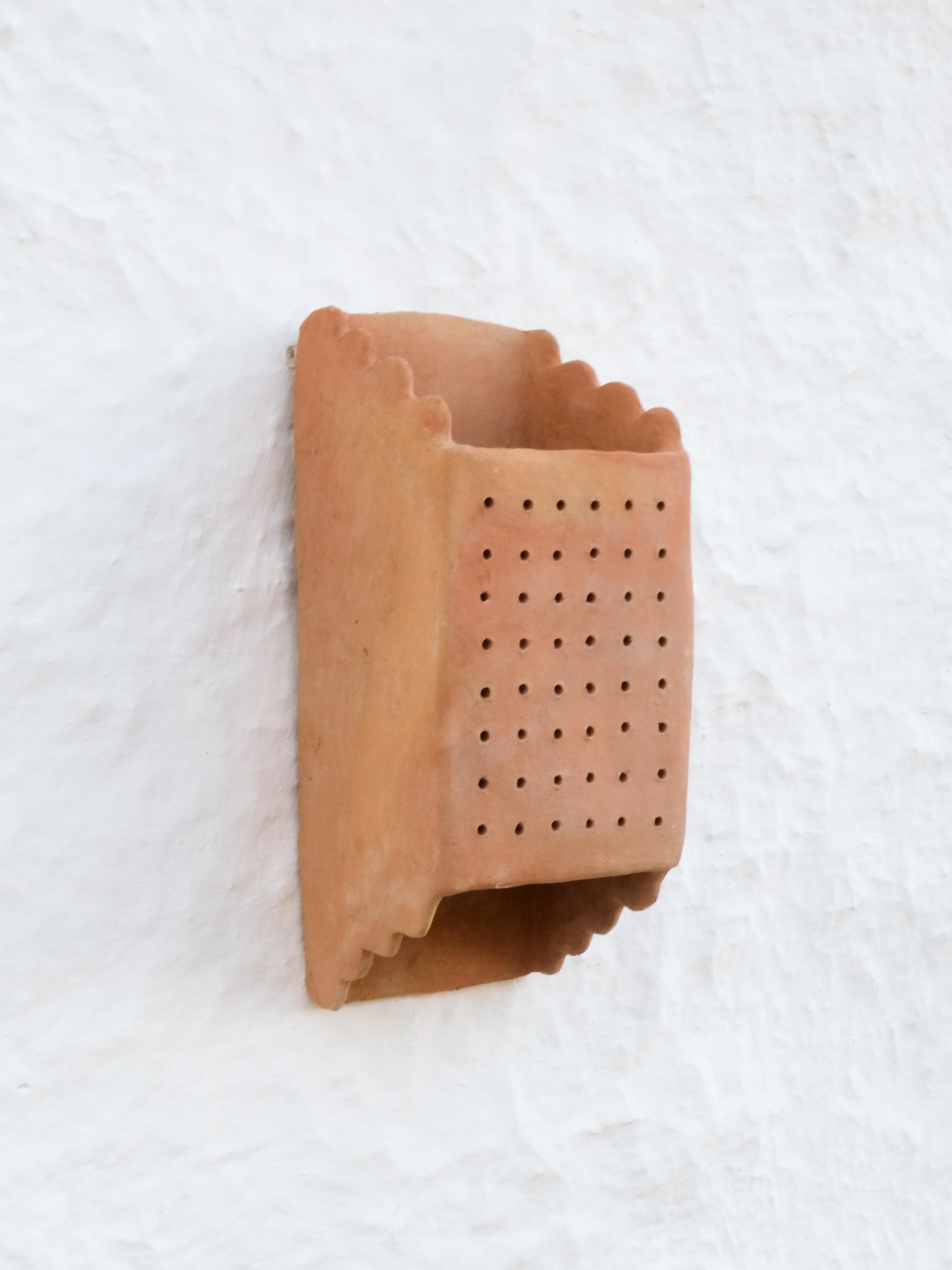Terracotta contemporary Ceramic Wall Light Made of local Clay, handcrafted In New Condition For Sale In Marseille, FR
