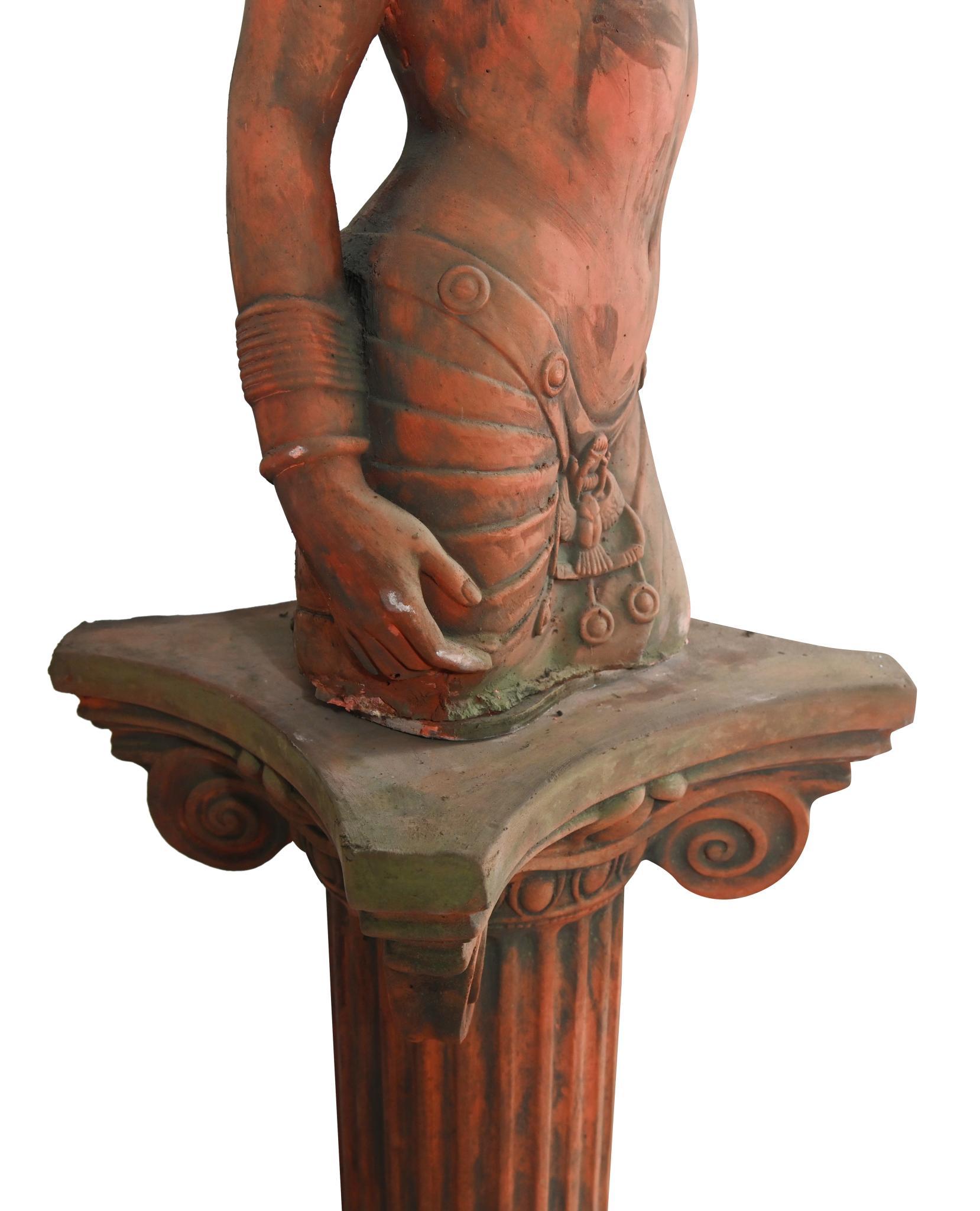 Estatua de terracota de Cleopatra Figura egipcia clásica de jardín en venta 1