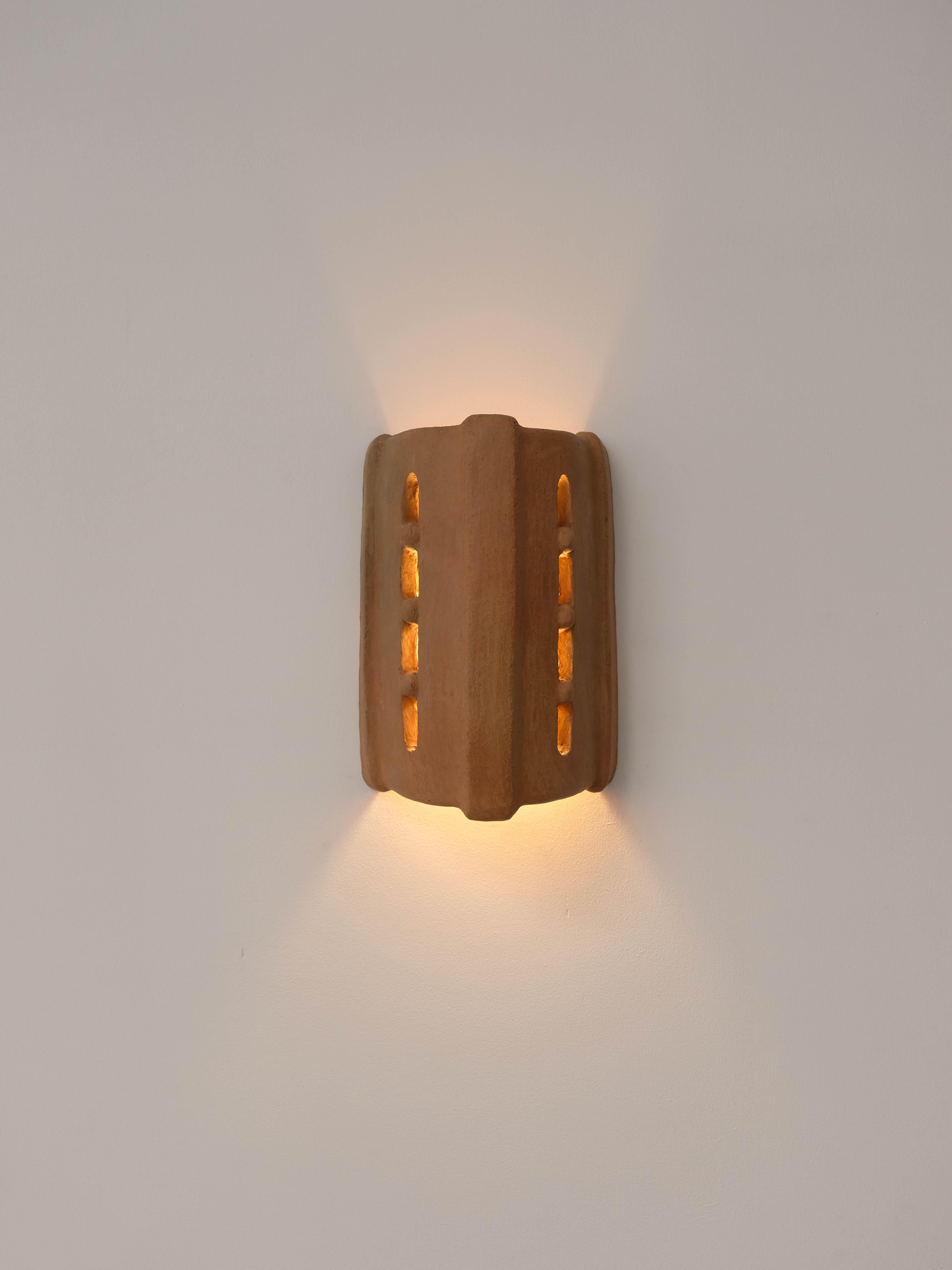 Aplique de cerámica contemporánea de terracota fabricado con arcilla local por memòri studio en venta 6