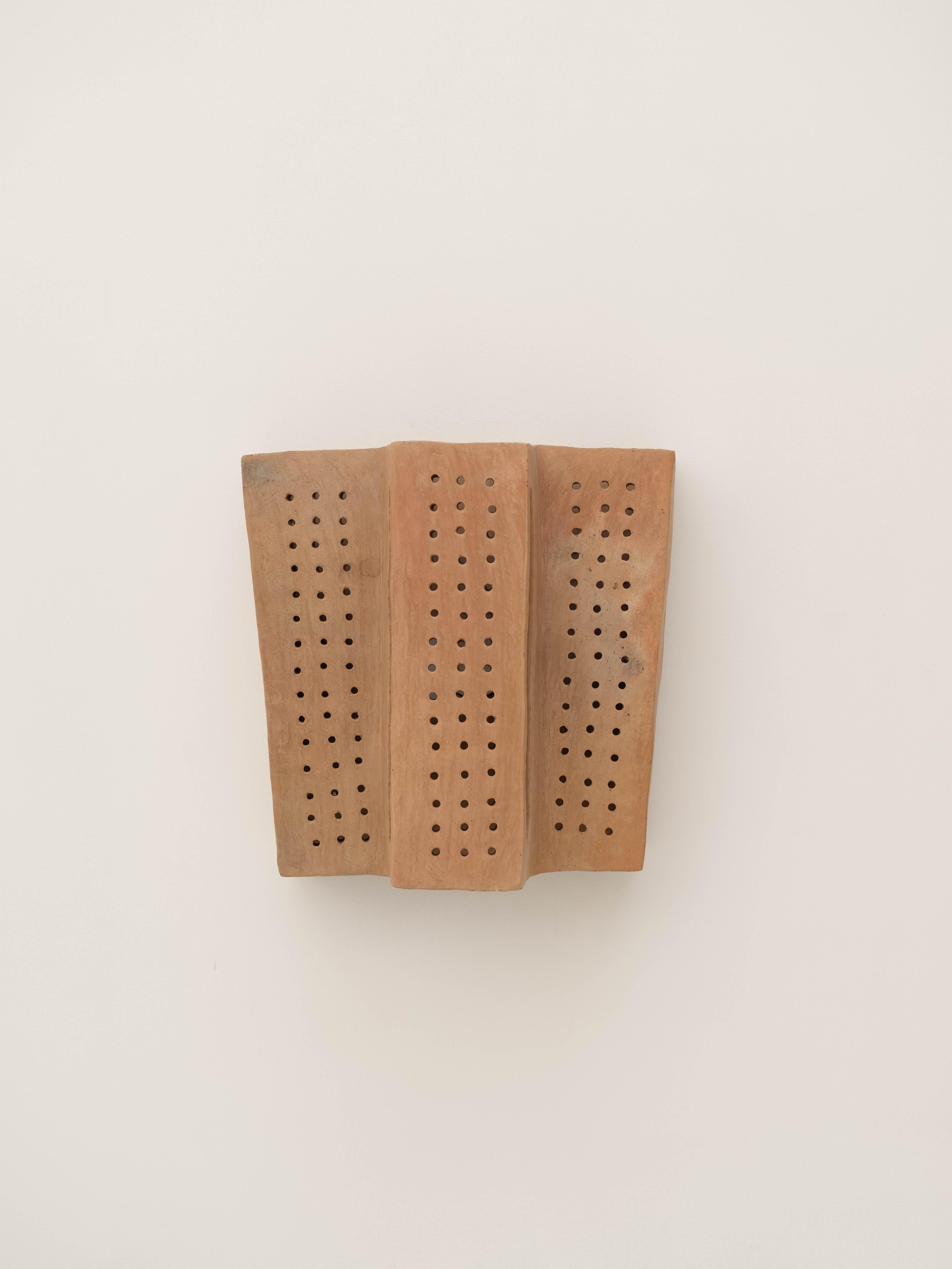 Aplique de cerámica contemporánea de terracota fabricado con arcilla local por memòri studio en Nuevo estado para la venta en Marseille, FR