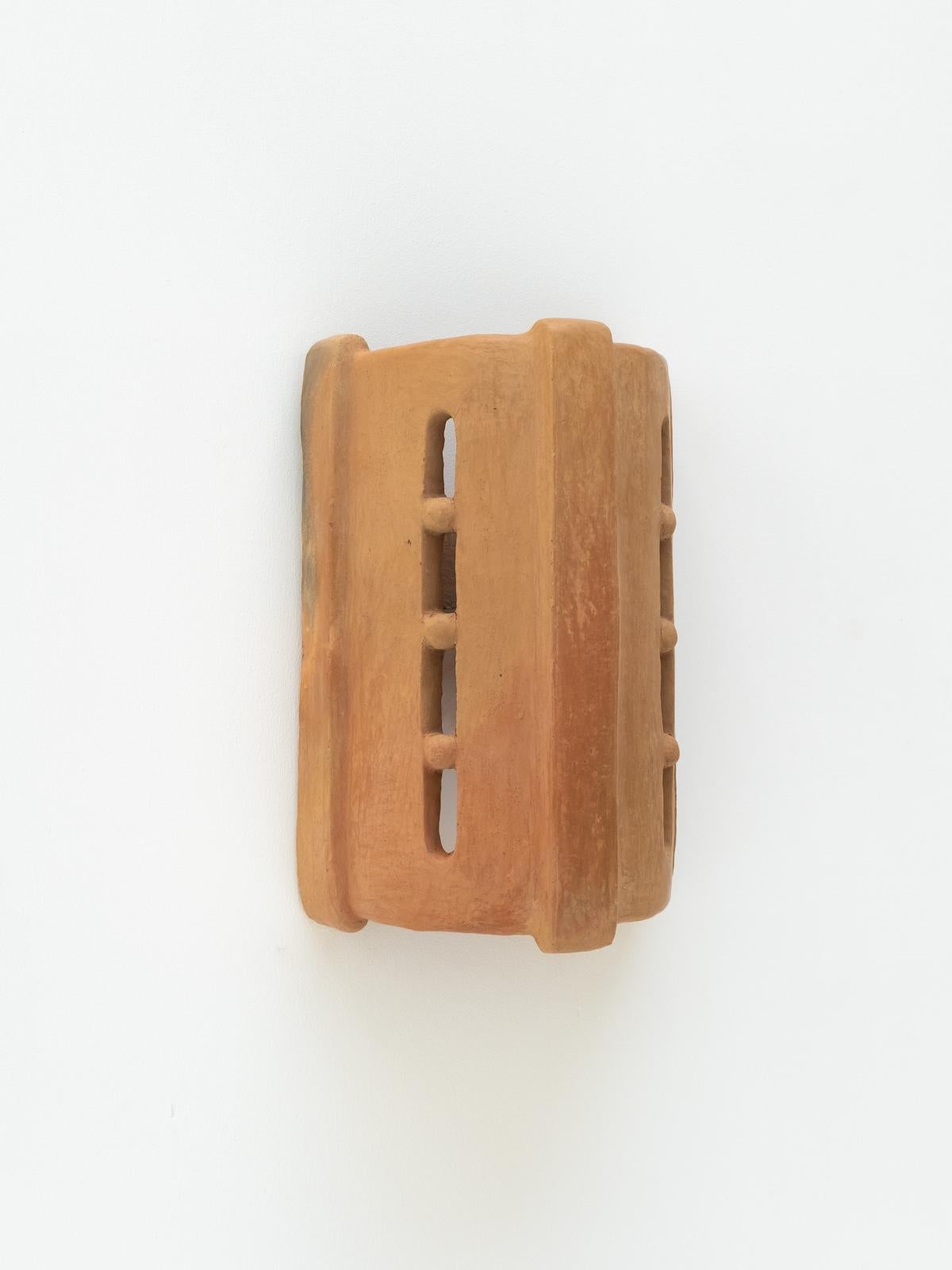 - Handbuilt terracotta ceramic wall light
- made of clay collected from the potter's surroundings.
- made in the Moroccan Rif mountains by the potter Houda.
- co-created by the potter Houda x memòri team
- small scale-production
- an extra fixing is