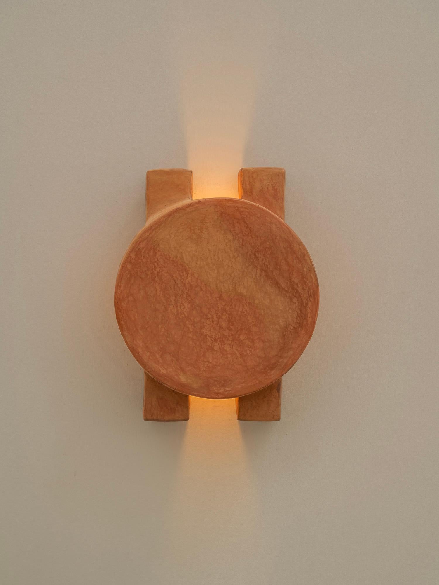 Applique contemporaine en céramique Terracotta faite à la main avec de l'argile locale. en vente 2
