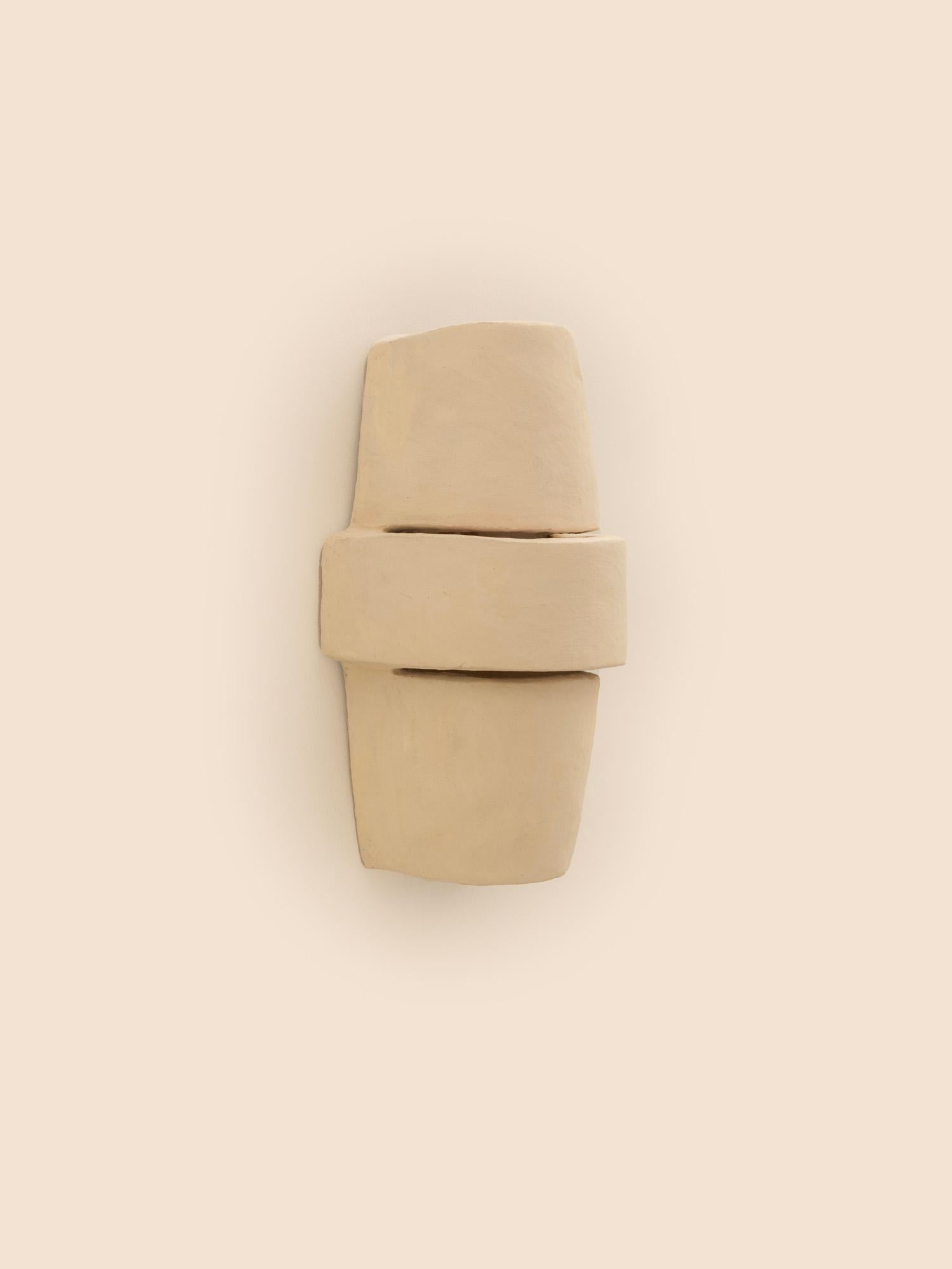 Applique contemporaine en céramique Terracotta faite à la main avec de l'argile locale. en vente 12