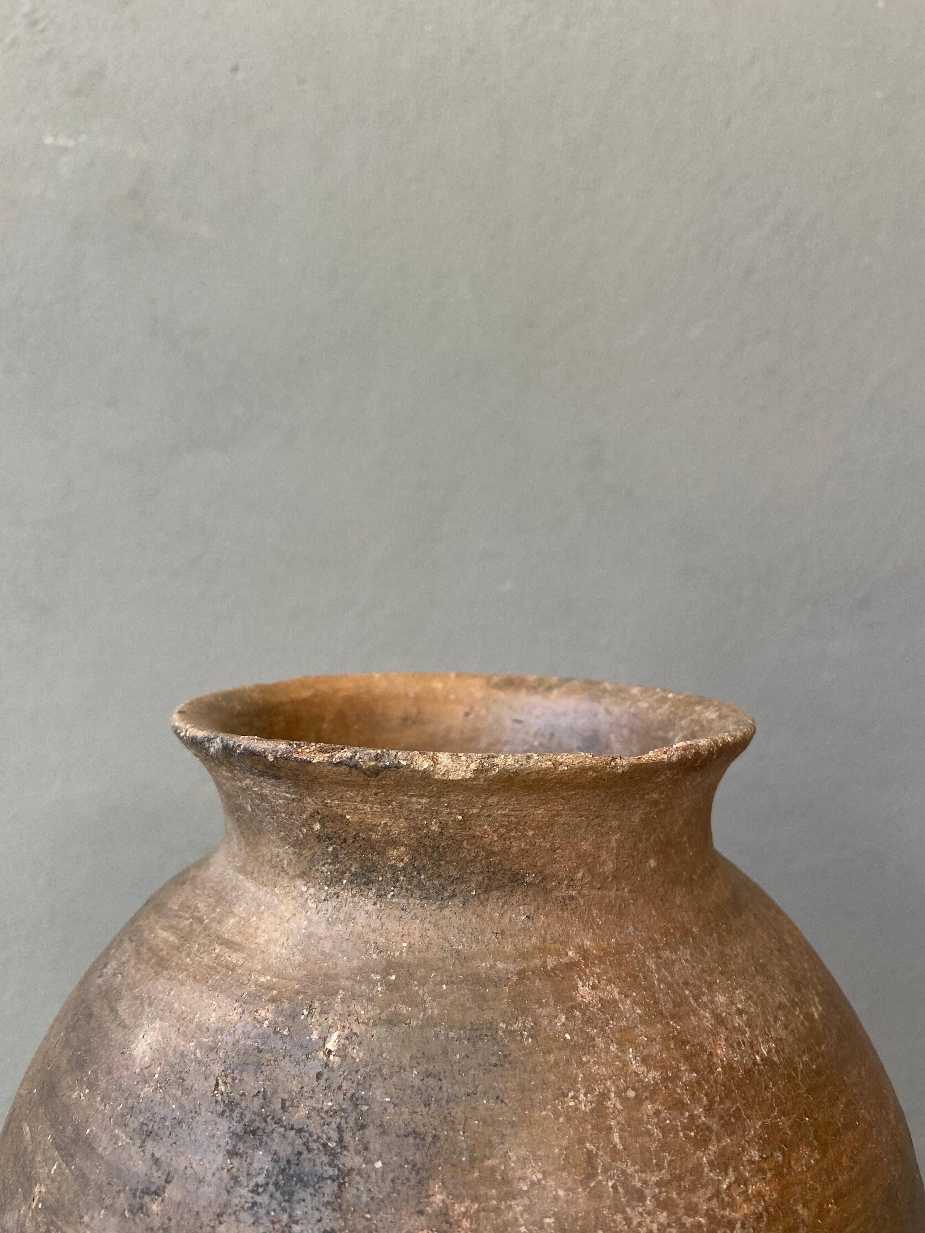 Terracotta Cooking Pot From The Mixteca Region of Oaxaca, Mexico In Good Condition In San Miguel de Allende, Guanajuato