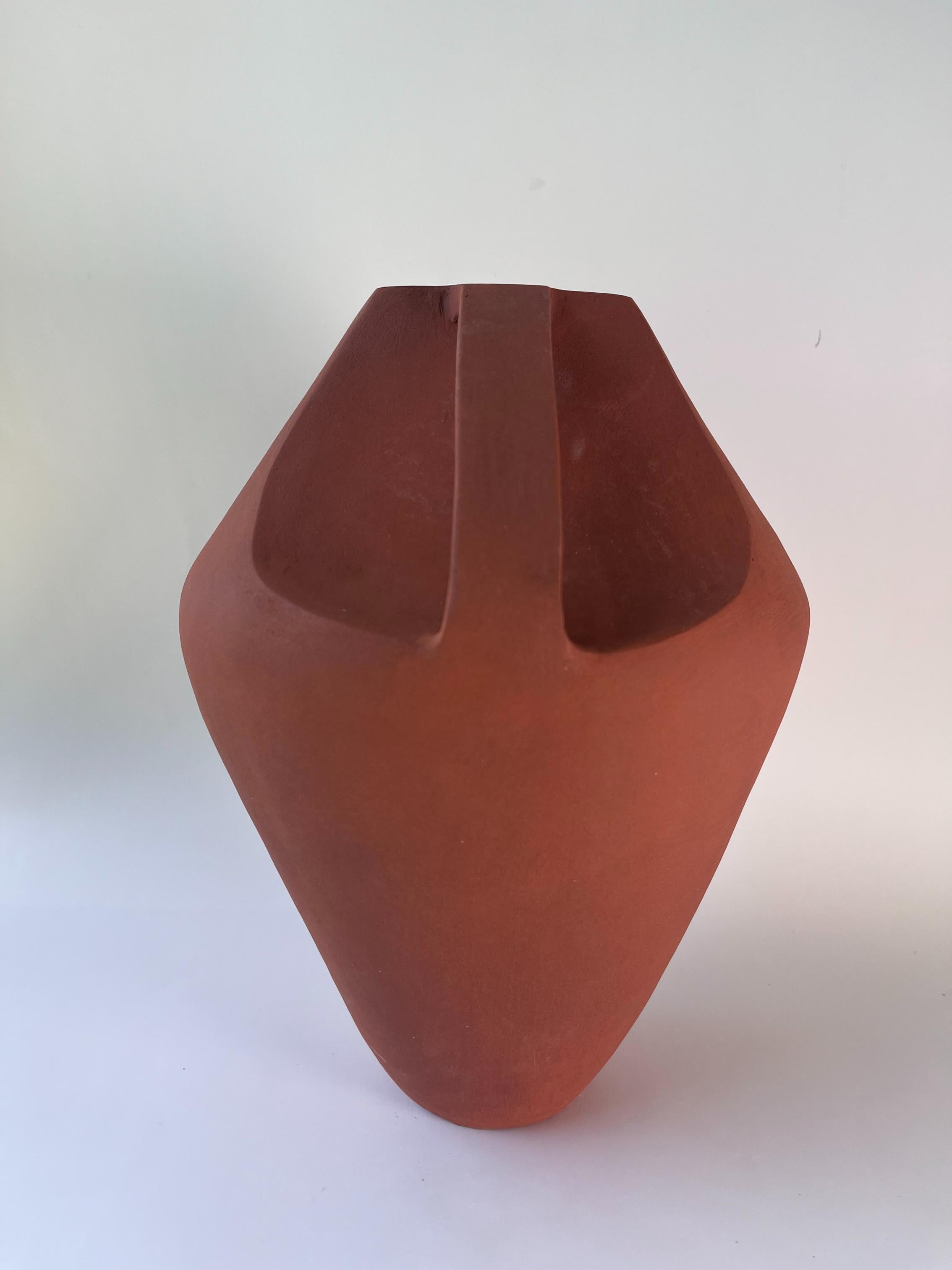 Postmoderno Vaso Deficiency 2 in terracotta di Rezzo Ceramics in vendita