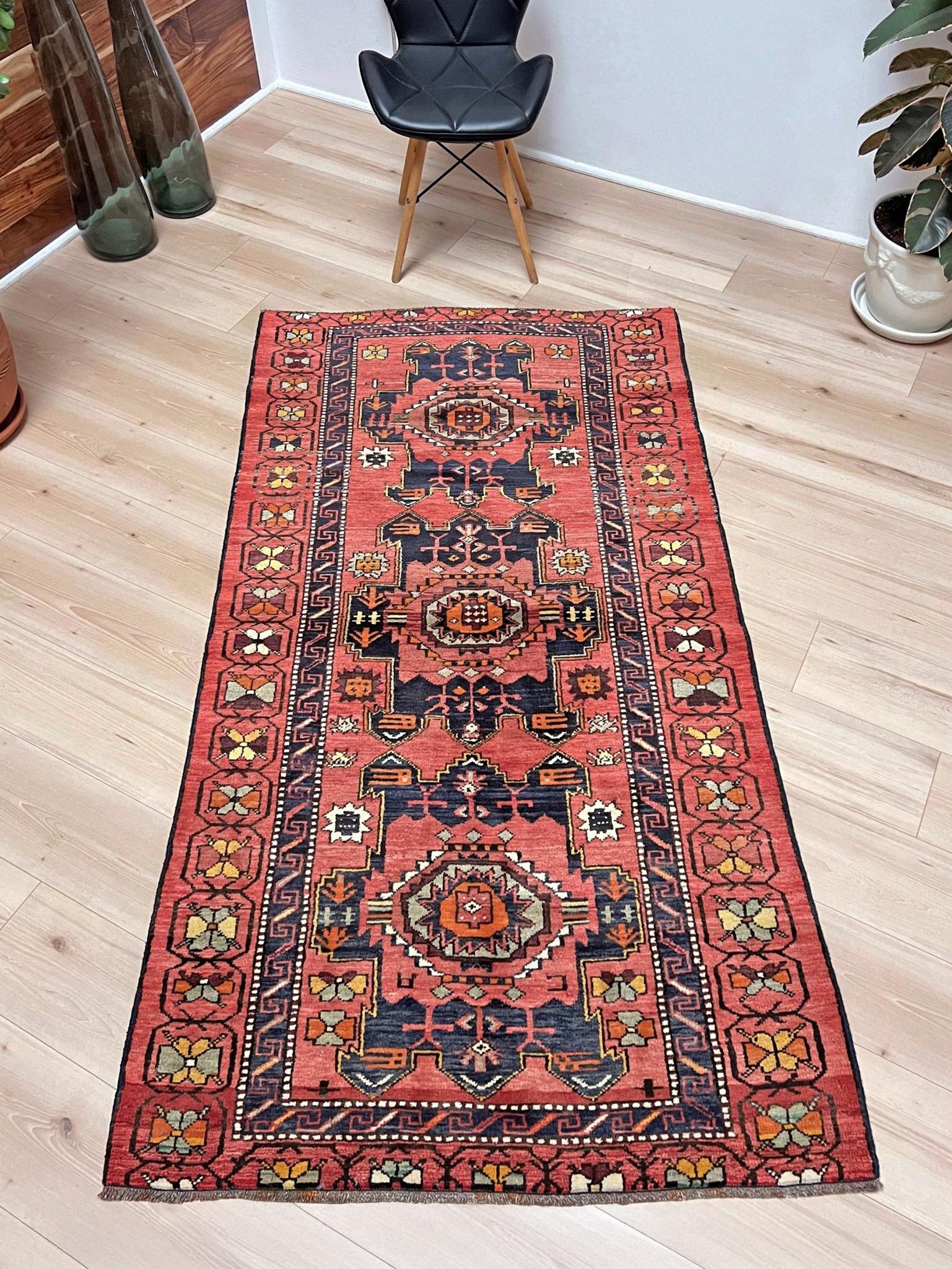 Terracotta Derbend - • Vintage Wolle Tribal Kaukasisch Teppich - • 4′×7′ - • 1950s (Rustikal) im Angebot