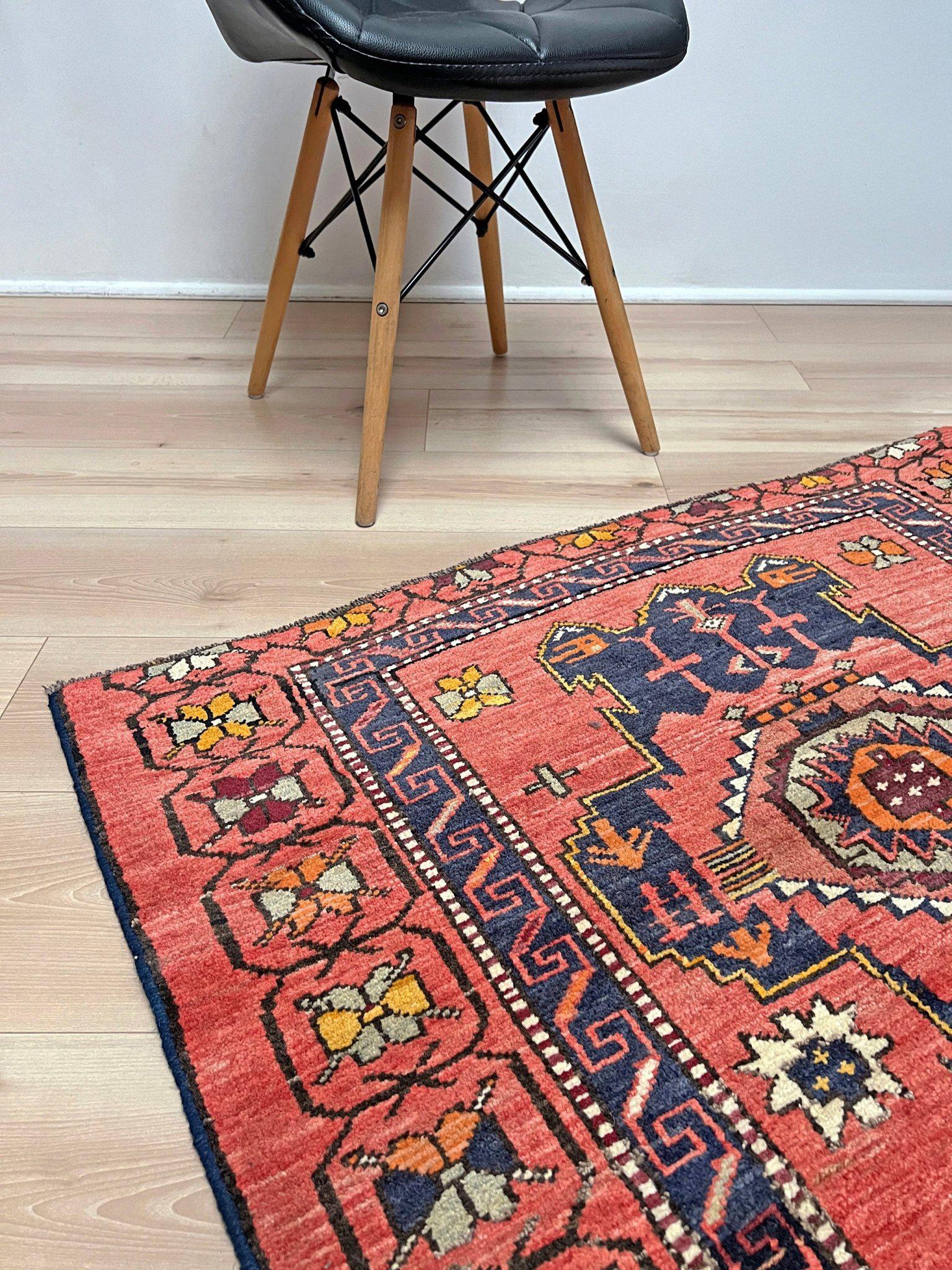 Terracotta Derbend - • Vintage Wolle Tribal Kaukasisch Teppich - • 4′×7′ - • 1950s (Handgeknüpft) im Angebot