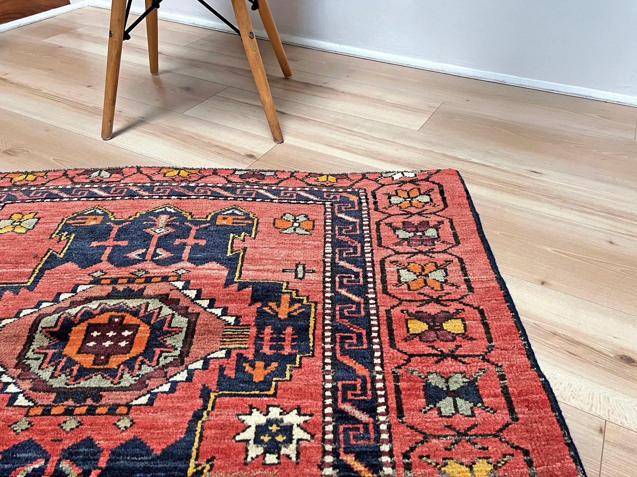 Terracotta Derbend - • Vintage Wolle Tribal Kaukasisch Teppich - • 4′×7′ - • 1950s im Zustand „Gut“ im Angebot in Burlingame, CA