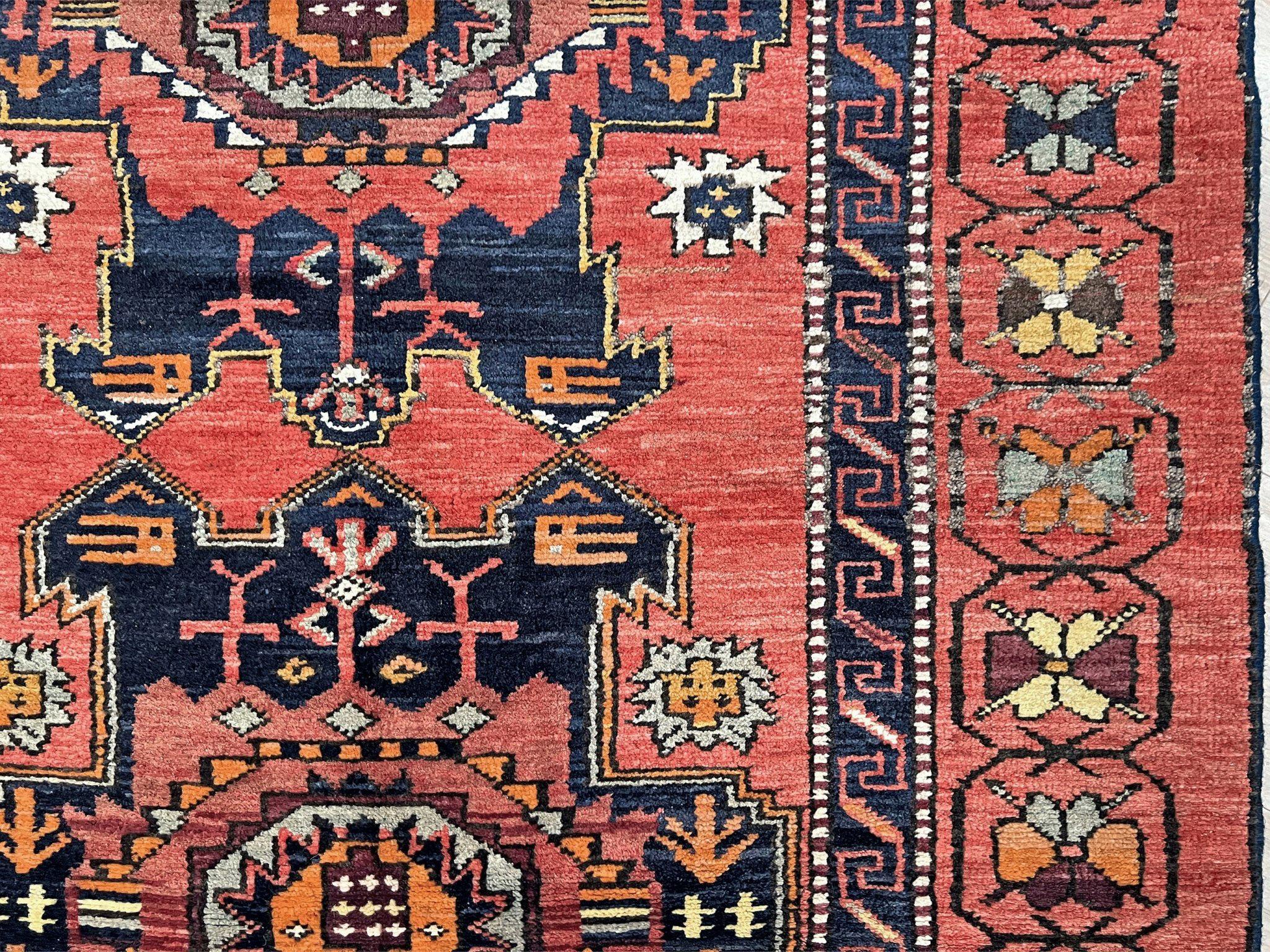 Terracotta Derbend - • Vintage Wolle Tribal Kaukasisch Teppich - • 4′×7′ - • 1950s (Mitte des 20. Jahrhunderts) im Angebot