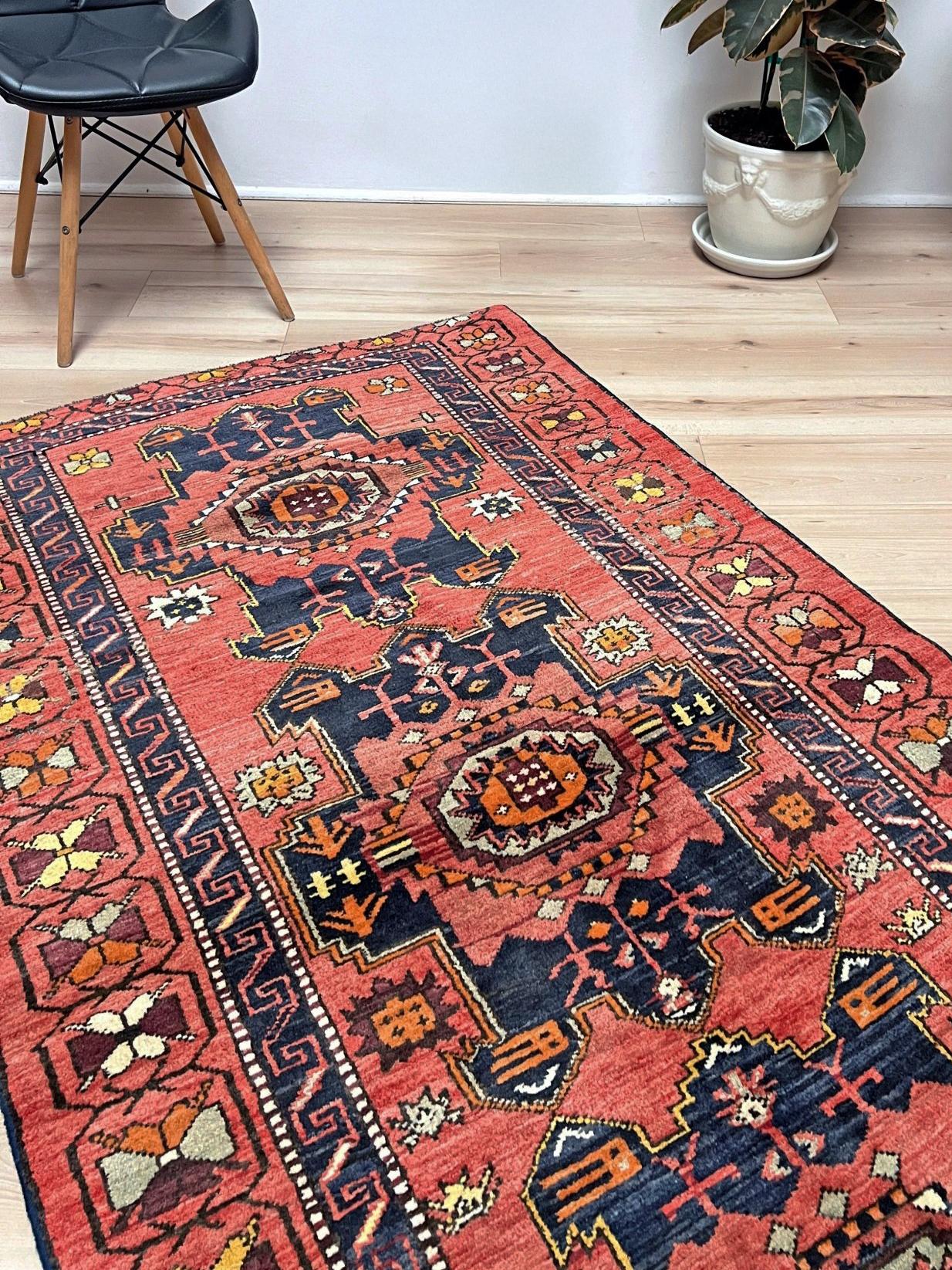 Terracotta Derbend - • Vintage Wolle Tribal Kaukasisch Teppich - • 4′×7′ - • 1950s (Aserbaidschanisch) im Angebot