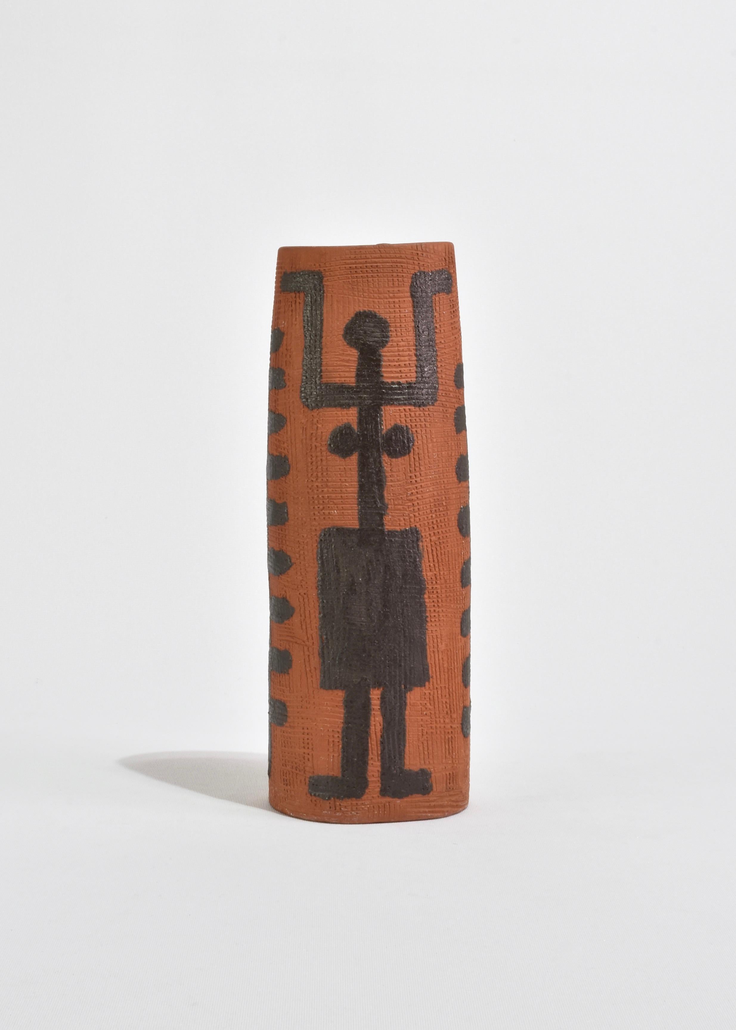 Fatto a mano Vaso con figure in terracotta in vendita