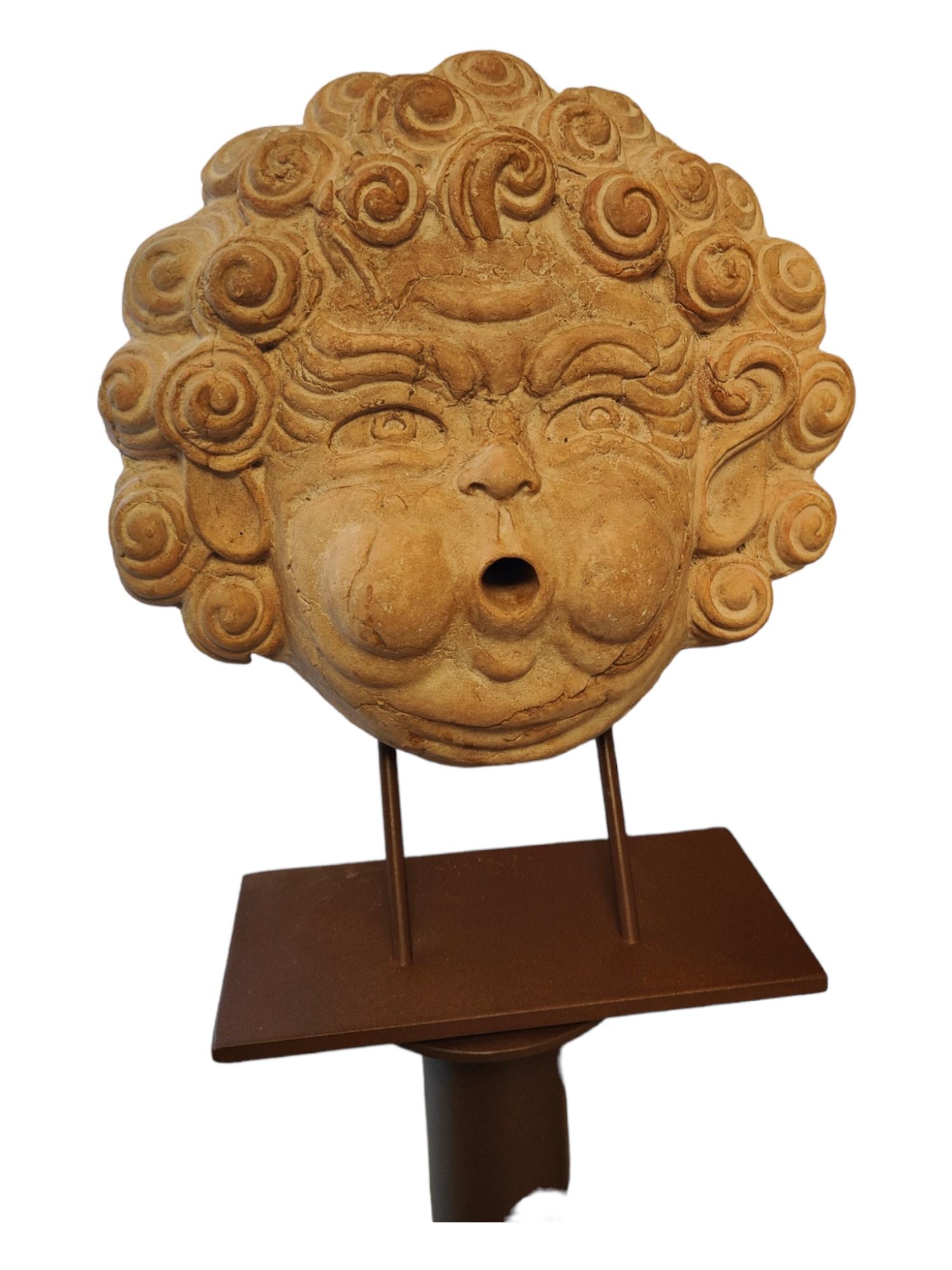 FONTANA IN TERRACOTTA MASQUERON
MASCARONI DECORATIVI IN TERRACOTTA O SIMILI DELL'INIZIO DEL XX SECOLO. MISURE: 40X37 CM
buone condizioni.