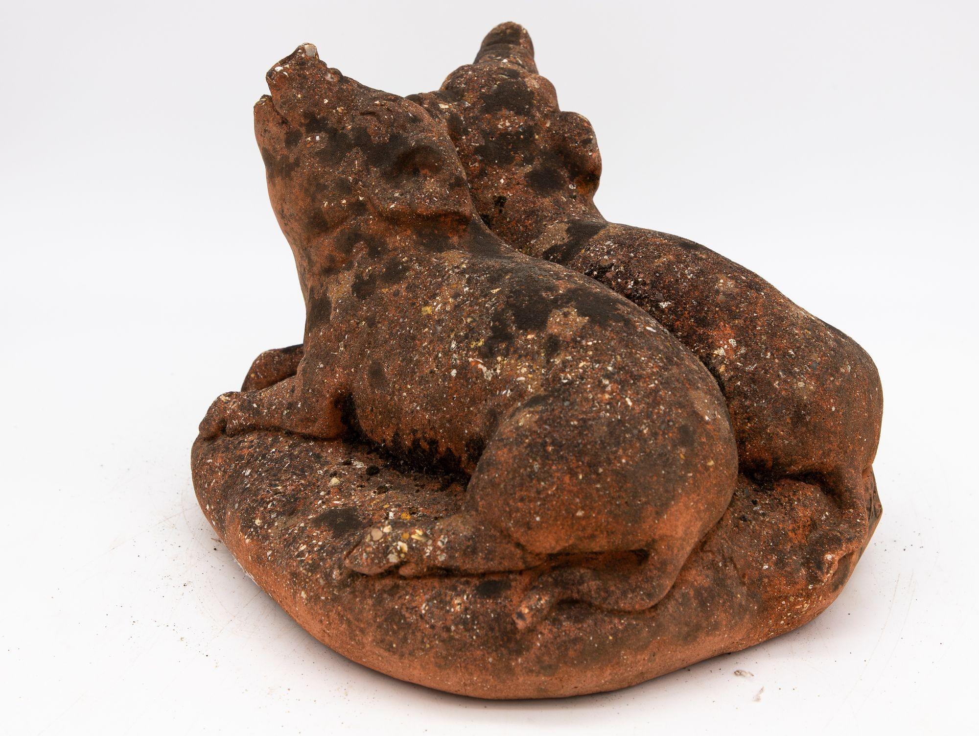 Adorno de terracota para jardín de dos cerdos con manzanas, French mid 20th C. Francés en venta