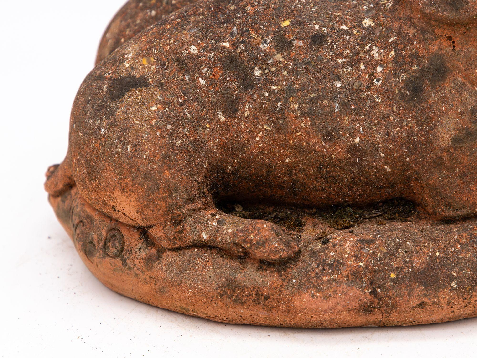Adorno de terracota para jardín de dos cerdos con manzanas, French mid 20th C. Terracota en venta