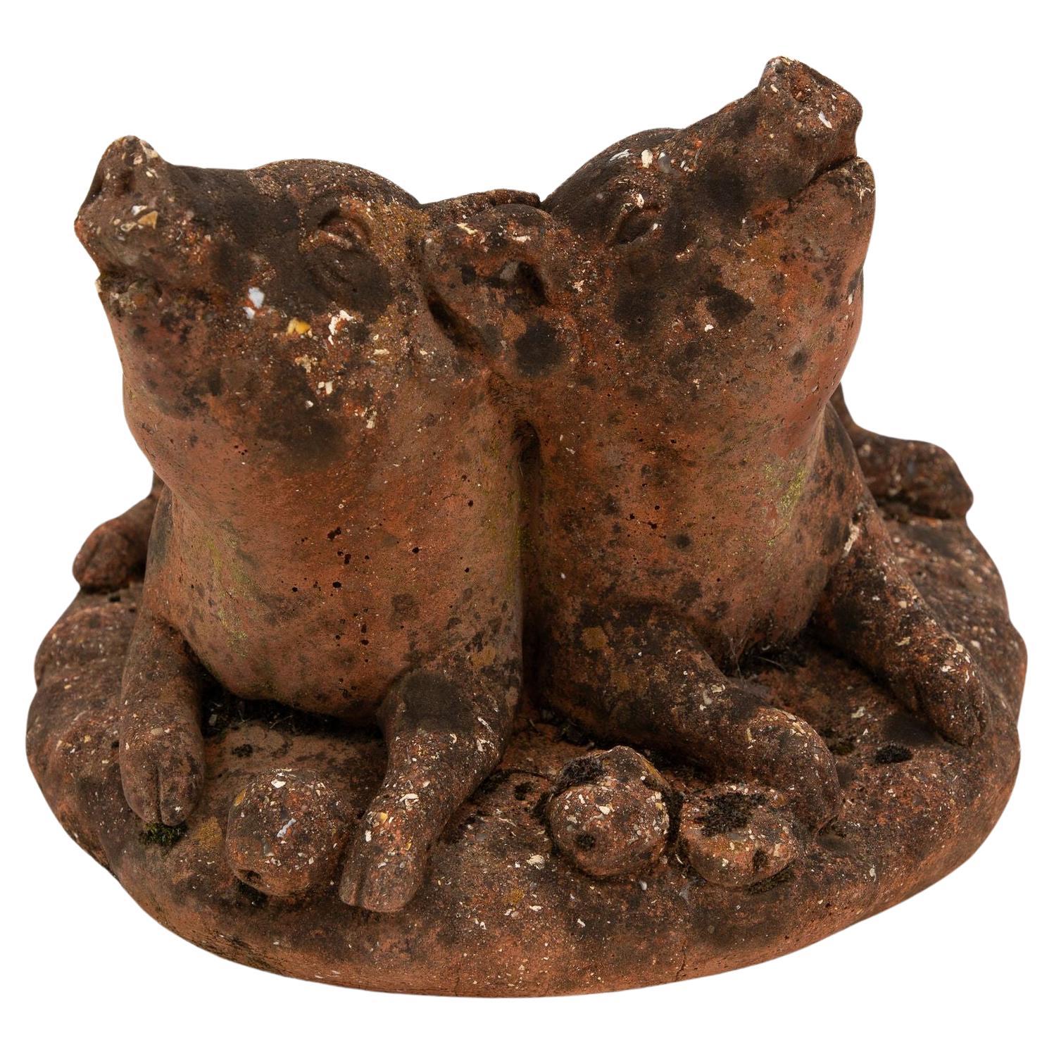 Terrakotta Garten Ornament von zwei Schweinen mit Äpfeln, Frankreich Mitte 20.