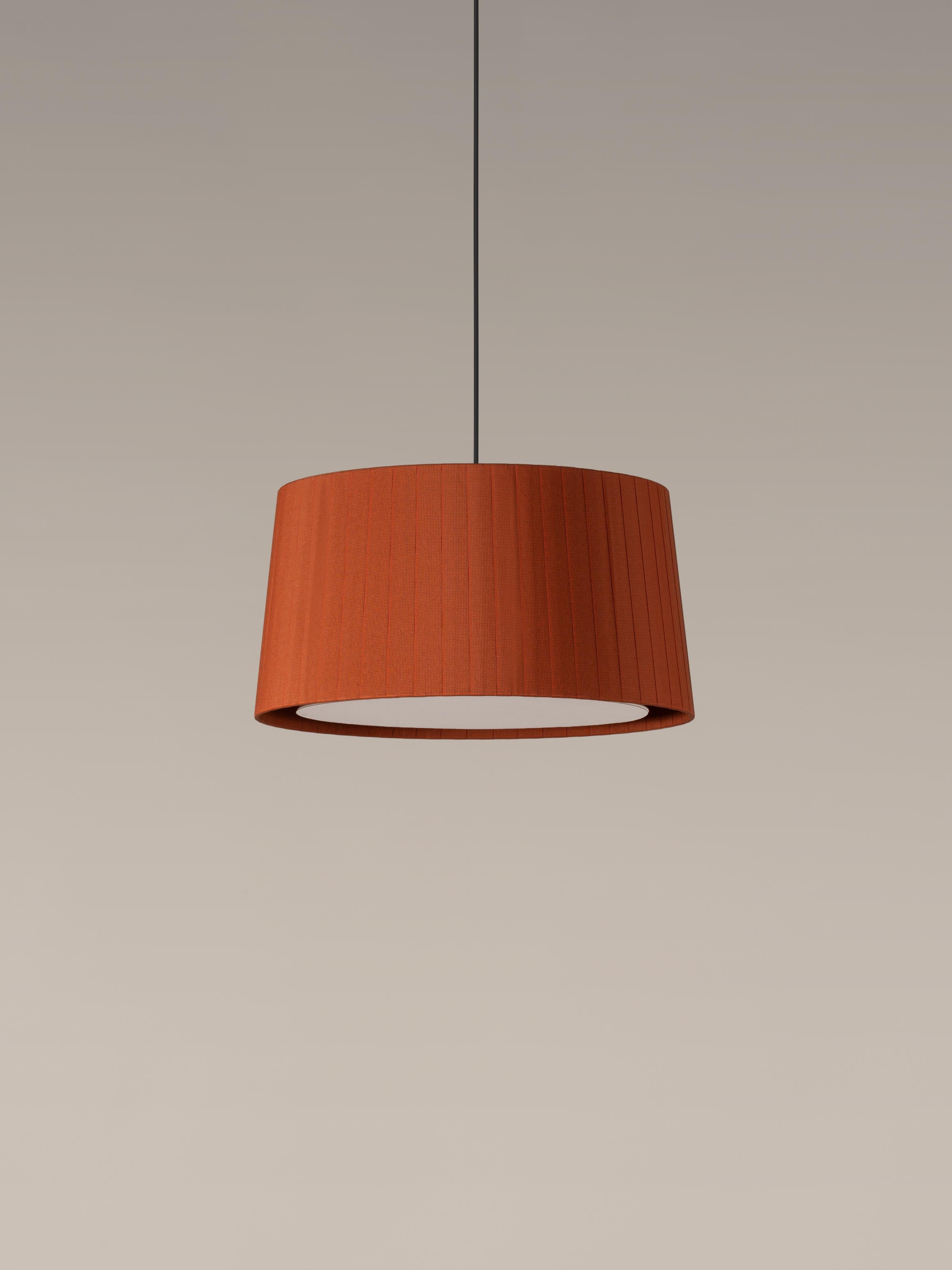 Terracotta GT6 pendant lamp by Santa & Cole
Dimensions: D 45 x H 23 cm
Materials: Metal, ribbon.
Available in other colors. Available in 2 lights version.

Designed for intermediate volumes and household areas, GT5 and GT6 are hanging lamps
