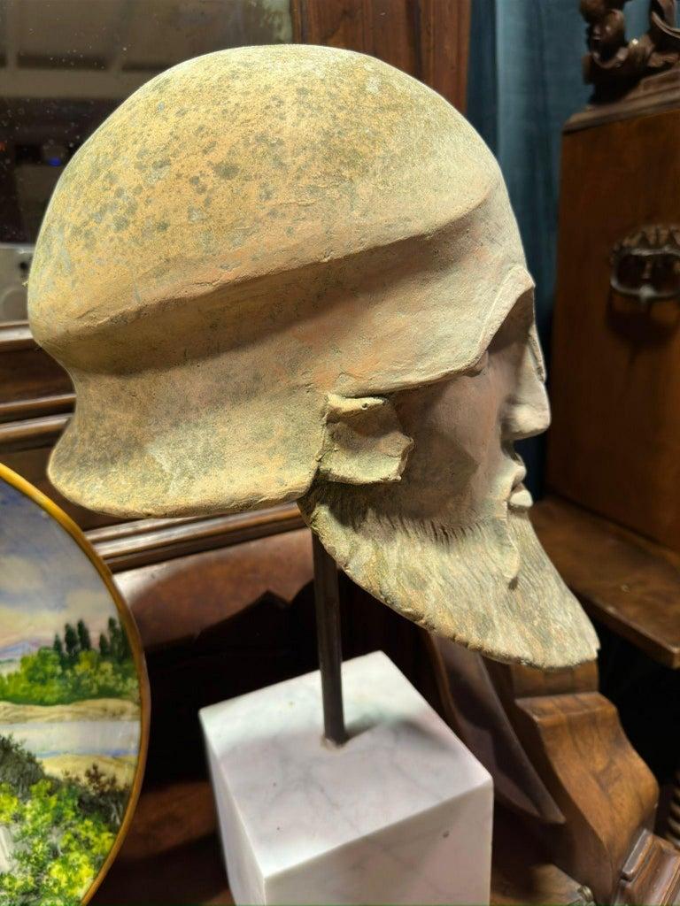 Testa di terracotta del guerriero morente dei Frontoni di Egina  20° secolo In condizioni buone in vendita a Madrid, ES