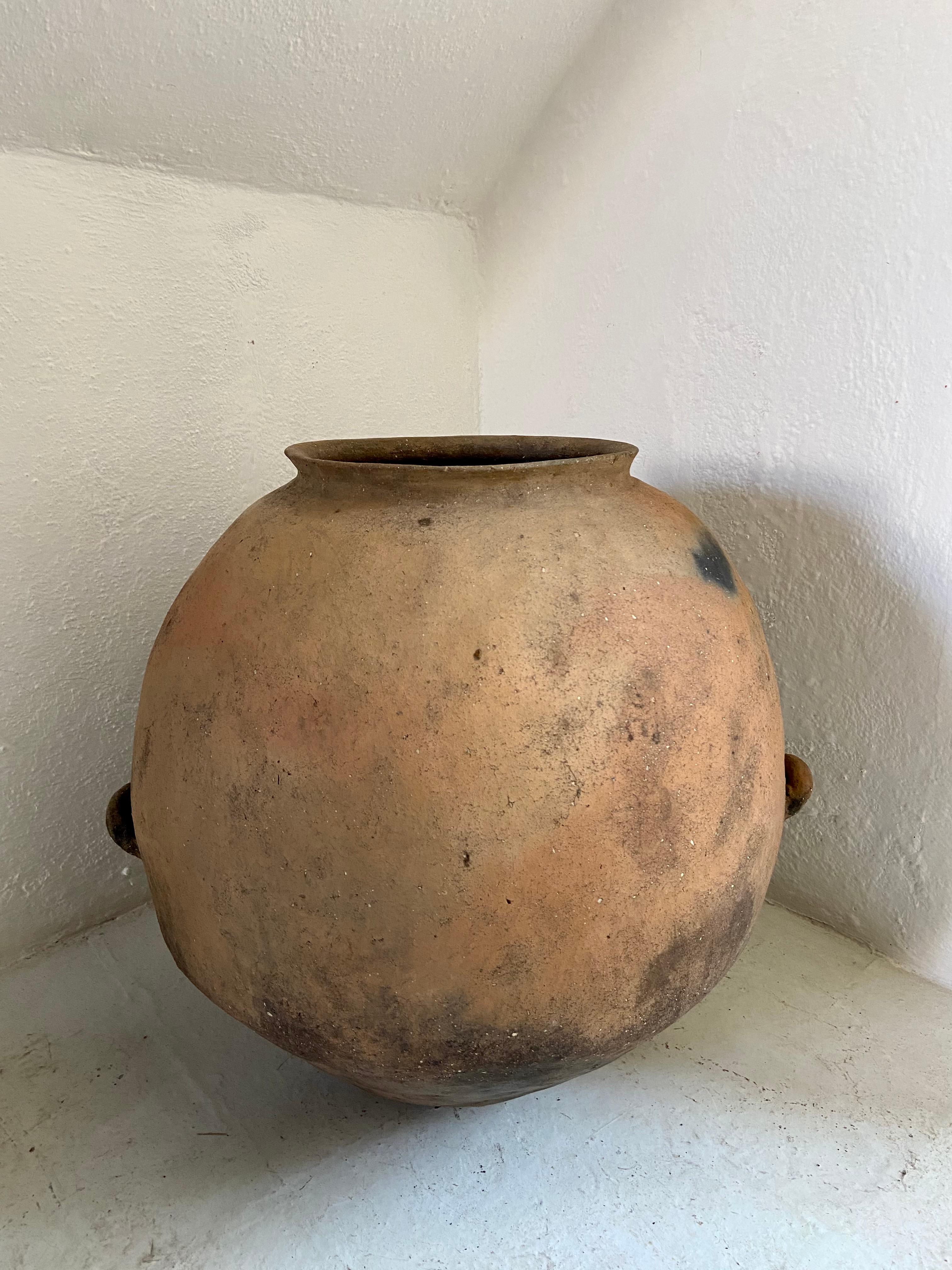 Terracotta Jar From Mexico, Circa Late 19th Century In Fair Condition In San Miguel de Allende, Guanajuato
