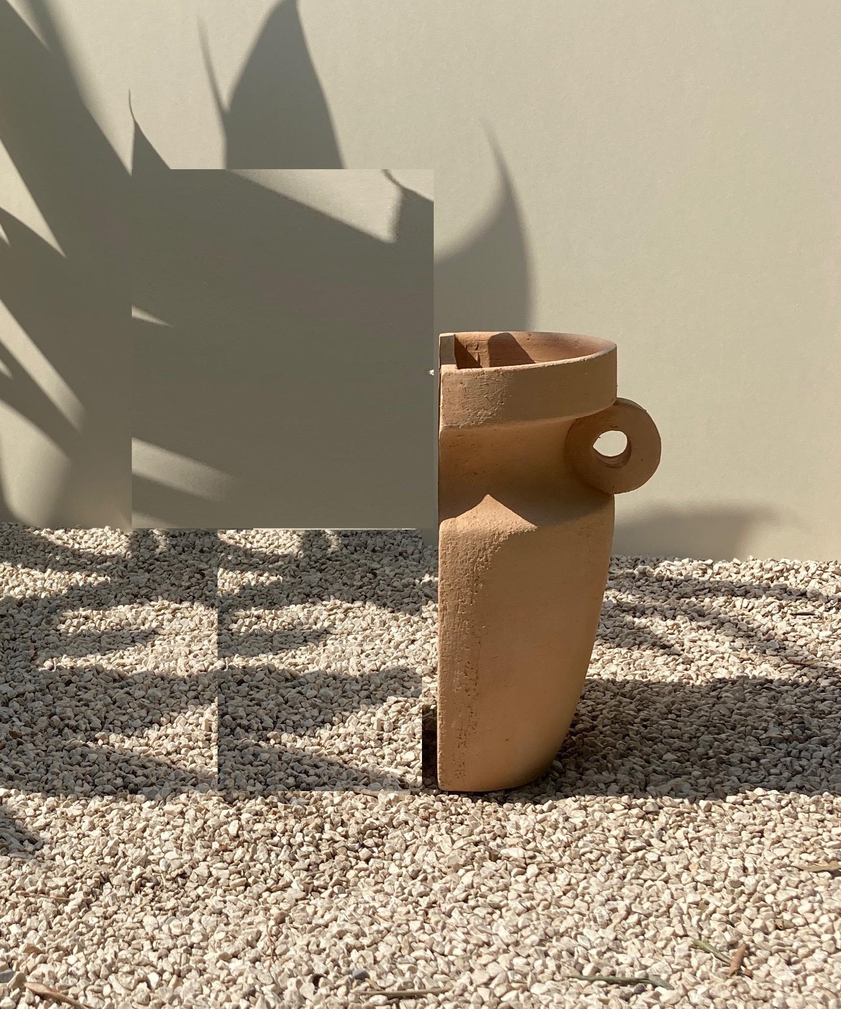 Terracotta Les Inseparables flower vase by Lea Ginac
Limited Edition of 2.
Dimensions: D 15 x W 20 x H 26 cm 
Materials: Chamotte earth in white or terracotta
Technique: Hand-modeling.
Available in two colors, terra cotta, and white. Price per