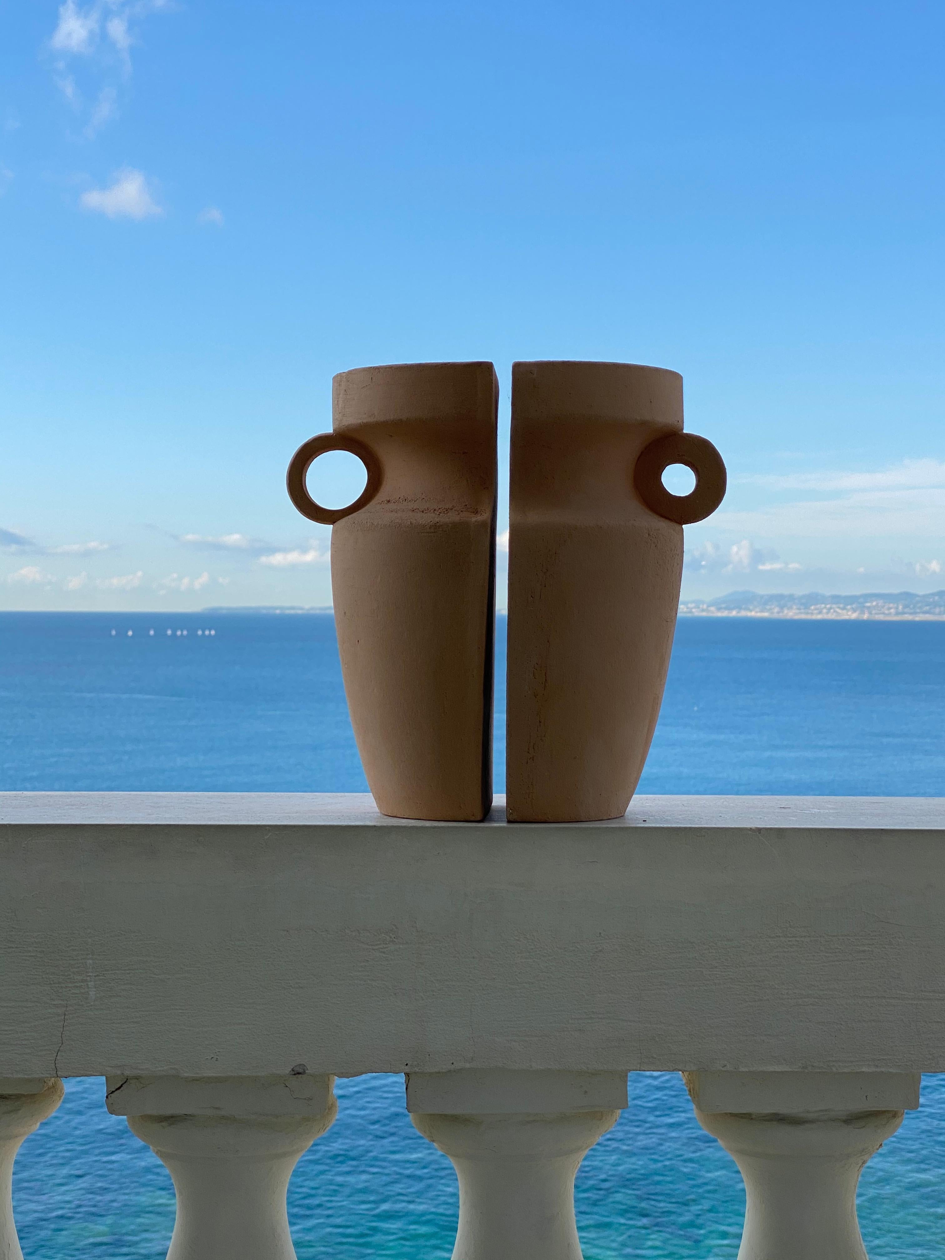 Terracotta Les Inseparables Flower Vase by Lea Ginac In New Condition For Sale In Geneve, CH