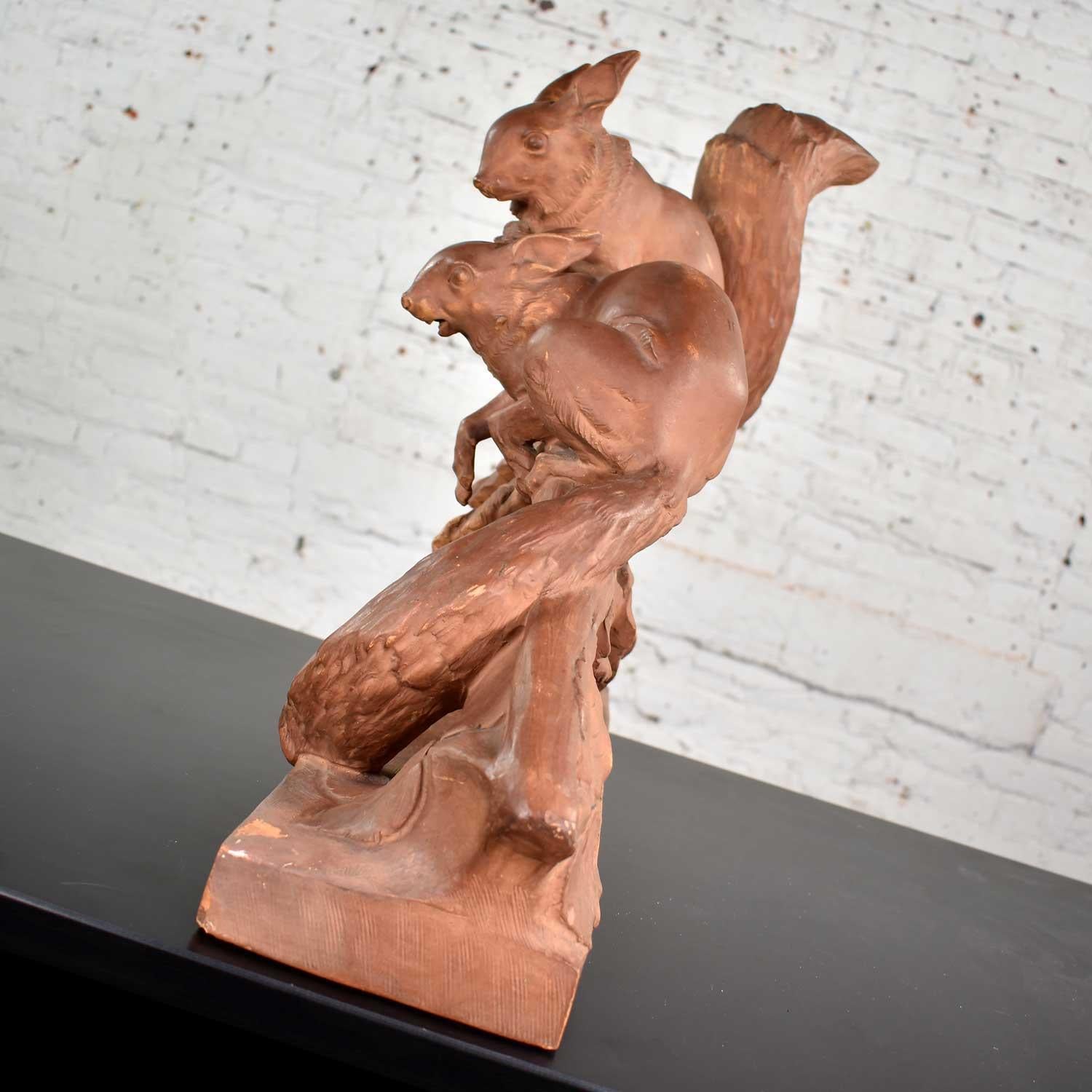 Sculpture d'écureuil grandeur nature en terre cuite par Leo Amaury et estampillée R D'Arly France en vente 1