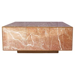 Mesa de centro con revestimiento de mármol terracota