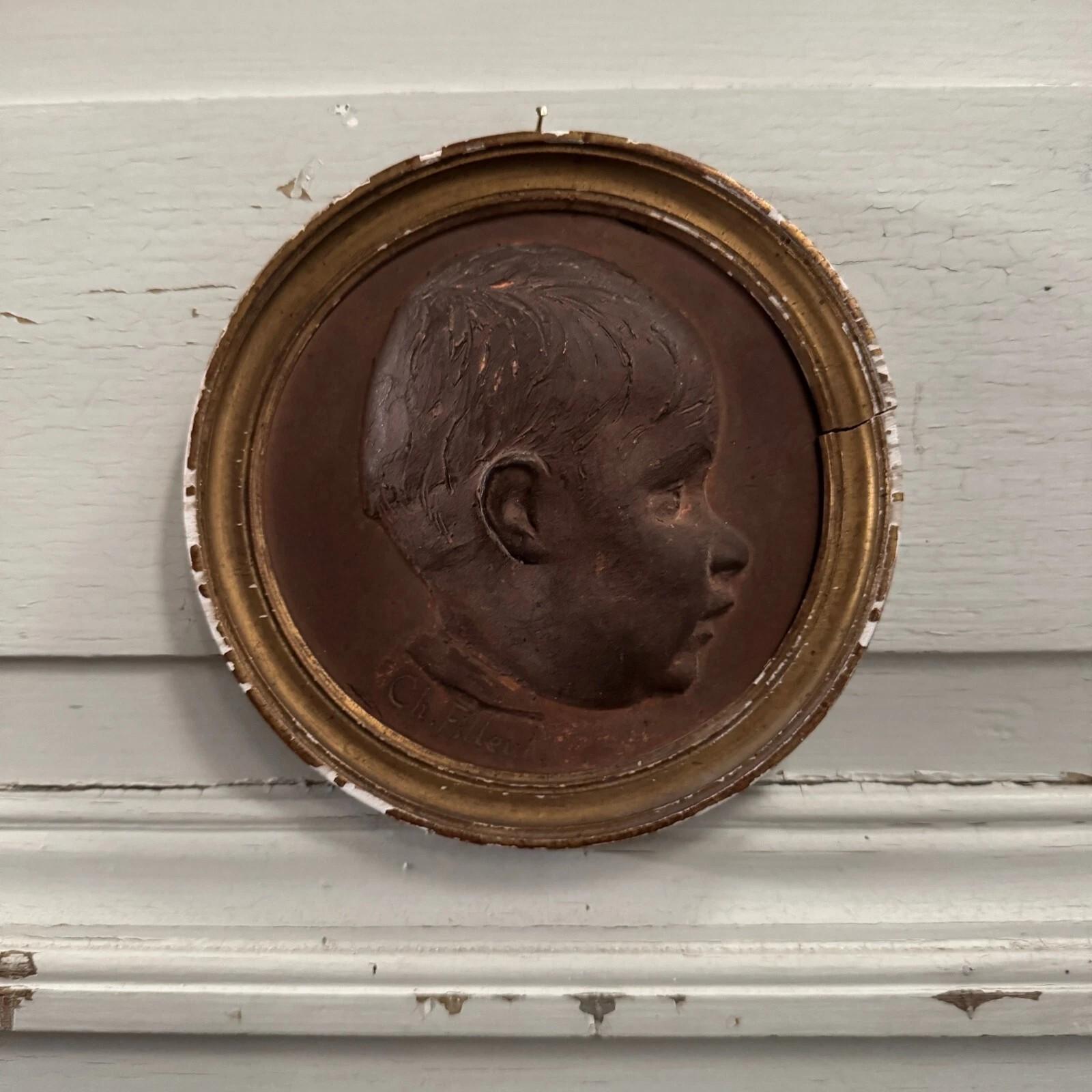 This terracotta medallion is signed by Charles Filleul.
It is a finely crafted piece originating from his workshop.

The medallion is in good overall condition, though the frame shows some damage in places and minor signs of wear.

Our photos allow