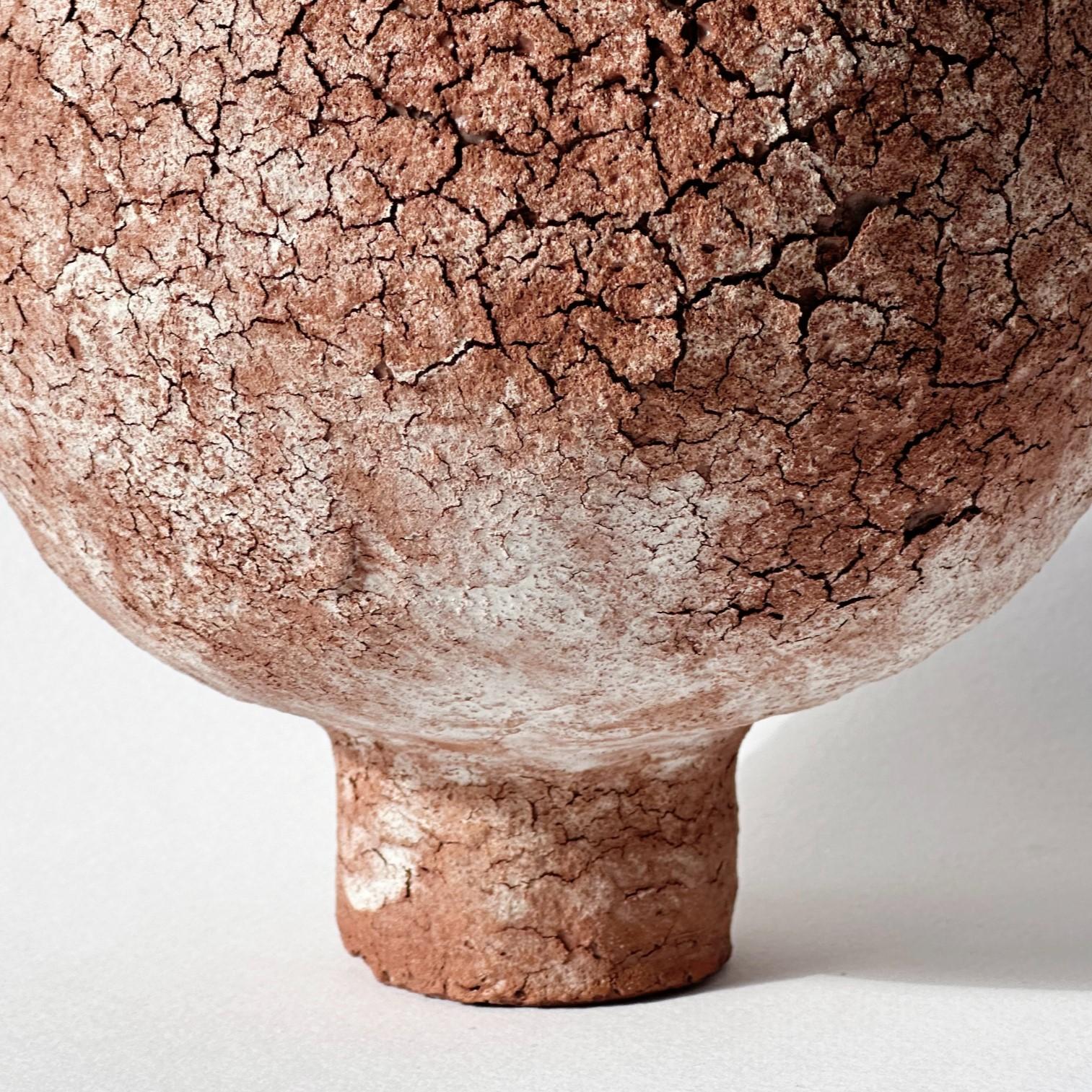 Postmoderno Vaso lunare in terracotta n. 9 di Elena Vasilantonaki in vendita
