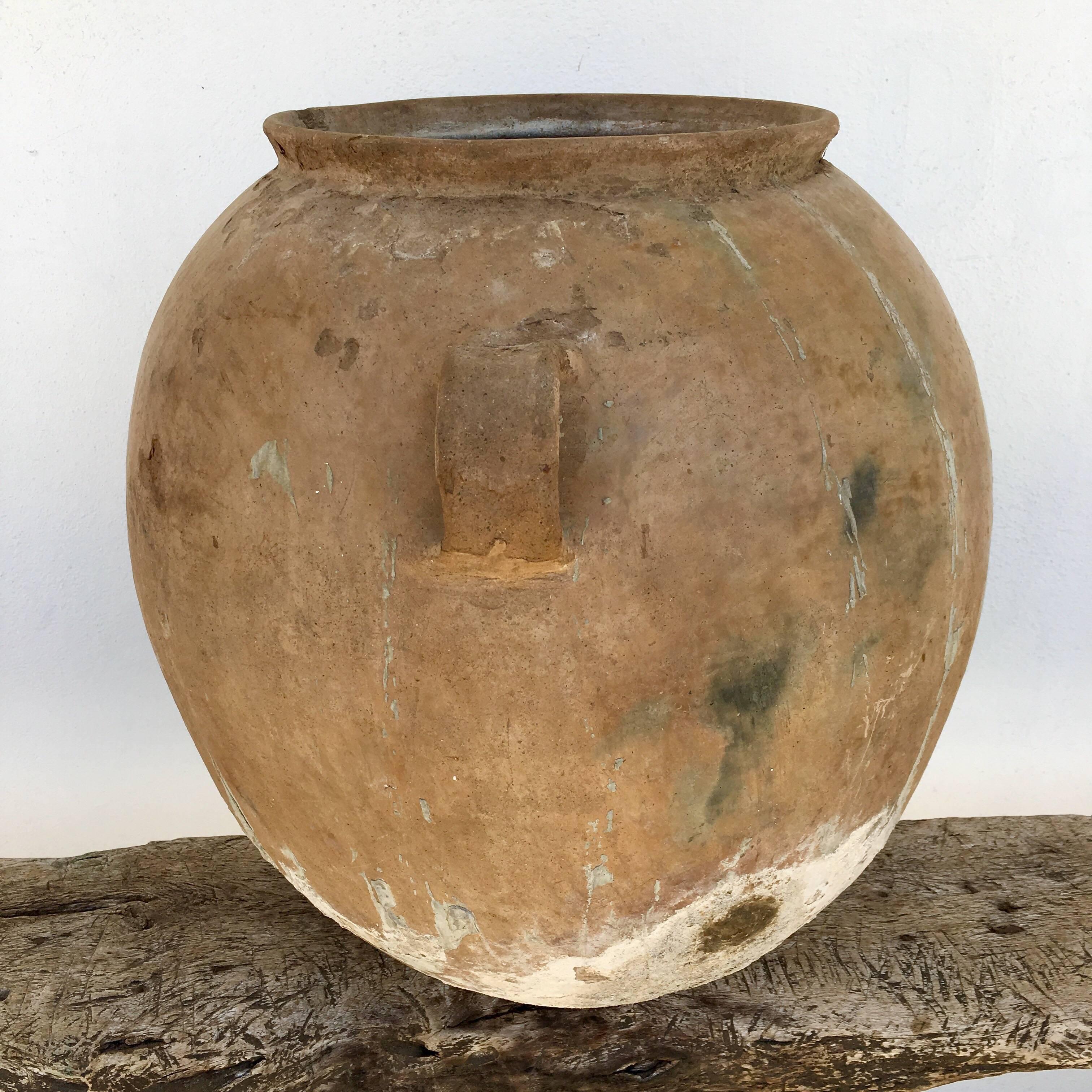 Beautifully shaped water vessel from Los Reyes Mezontla, Puebla, circa 1970s. Excellent form and fire markings from the Popoloca indigenous people of central Mexico. It has taken approximately 6 years to obtain these one of a kind pieces. There are