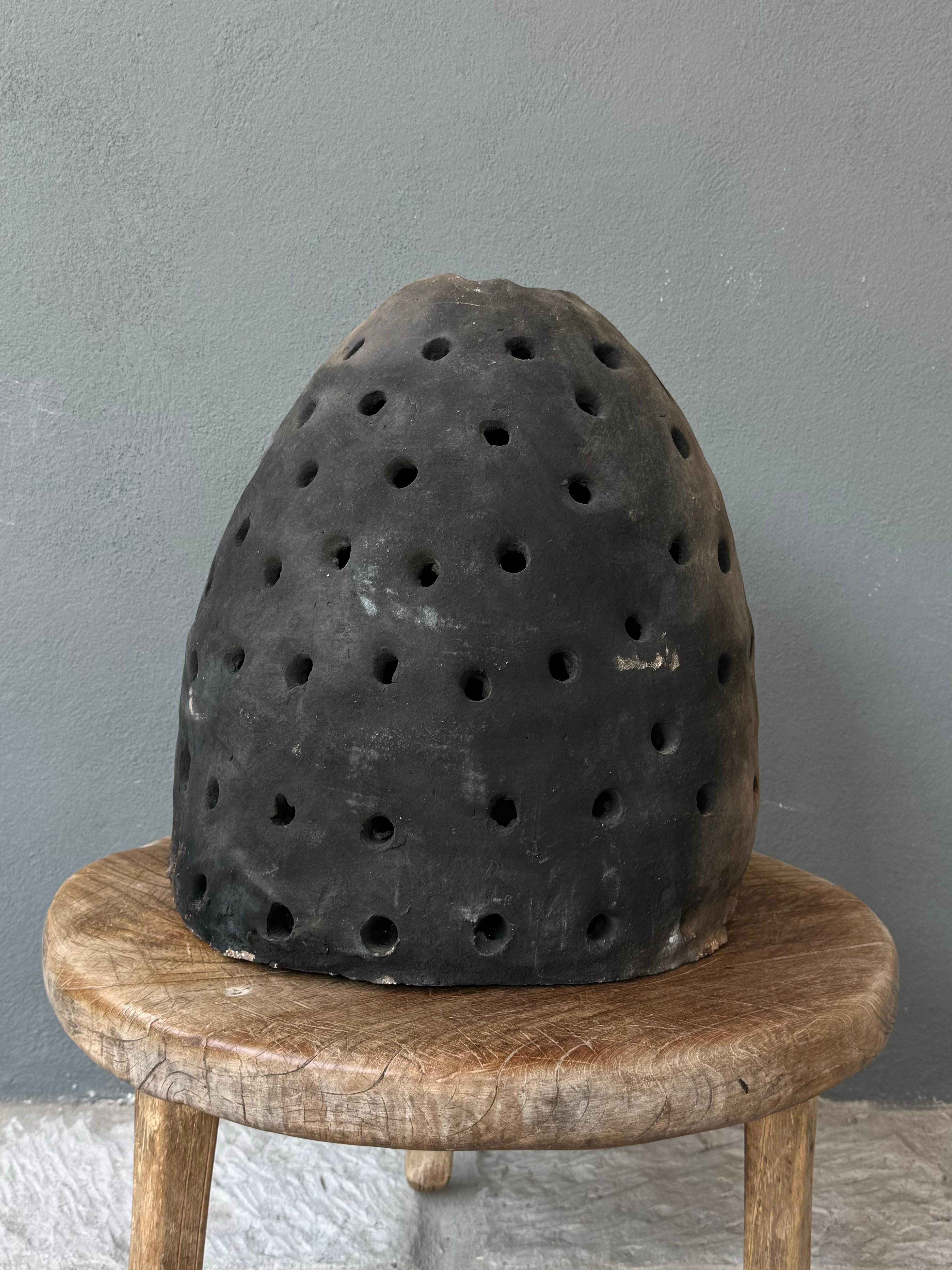 Terracotta primitive wood-burning heater from the Northern sierras of Puebla, Mexico. Age is expected to be from the 1950´s or 1960´s from the Nahuatl indigenous communities. 
