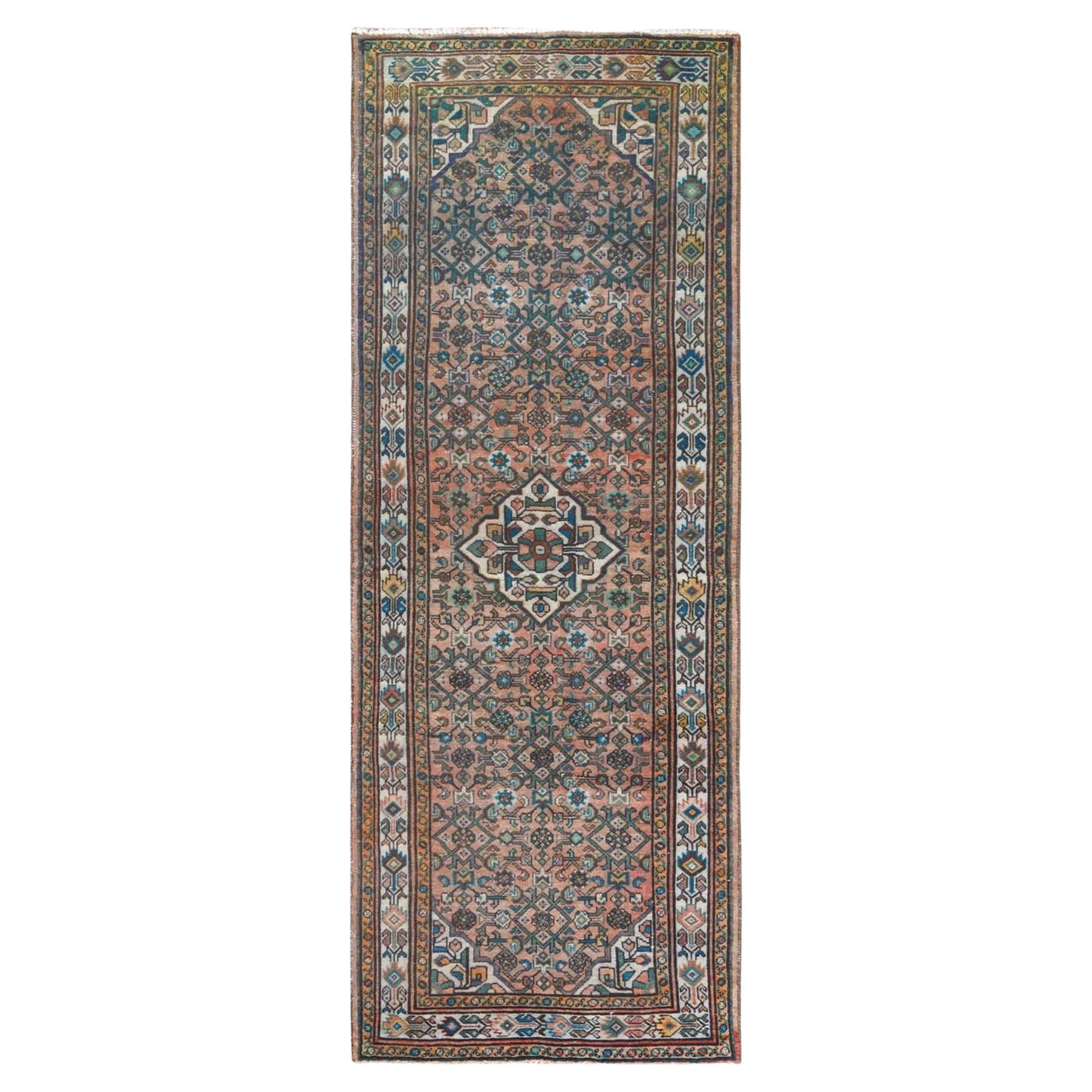 Tapis persan Husainabad vintage rouge terre cuite noué à la main et usé en laine vieillie