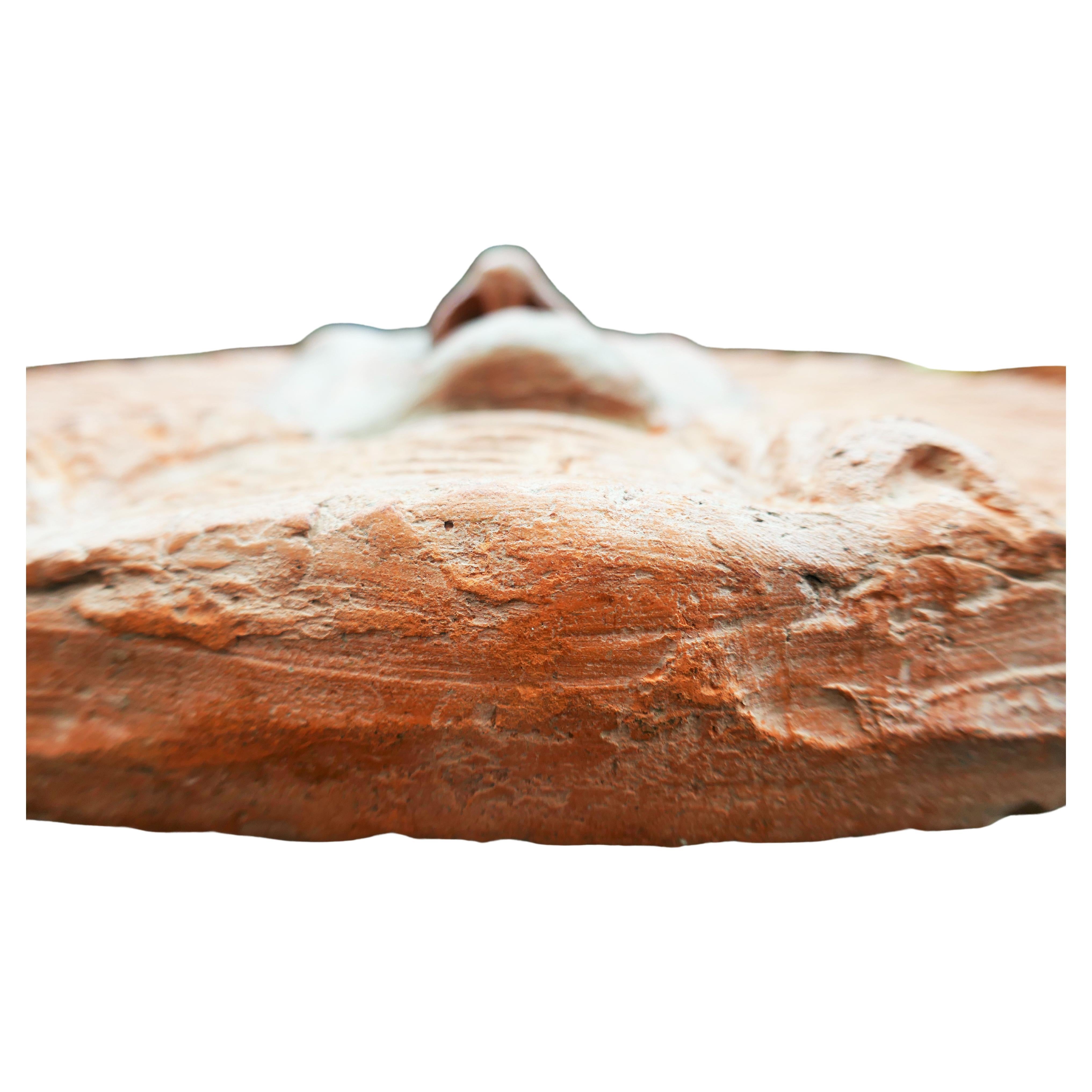 Terrakotta-Skulptur von Roberto Cossellu - Sitzender Stier? Indisch im Angebot 5