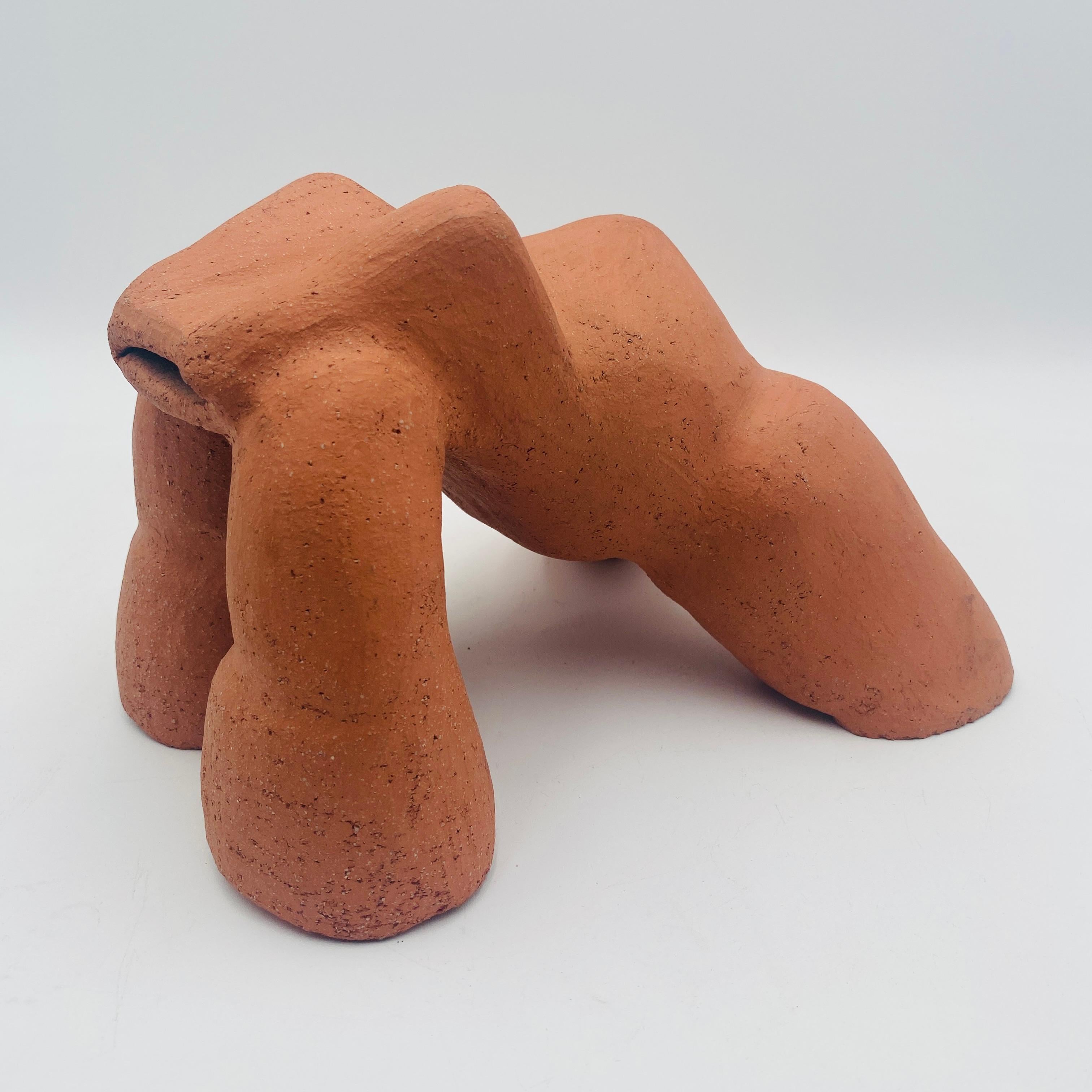 Terrakotta-Skulptur Weibliche Figur 20. Jahrhundert (Handgefertigt) im Angebot