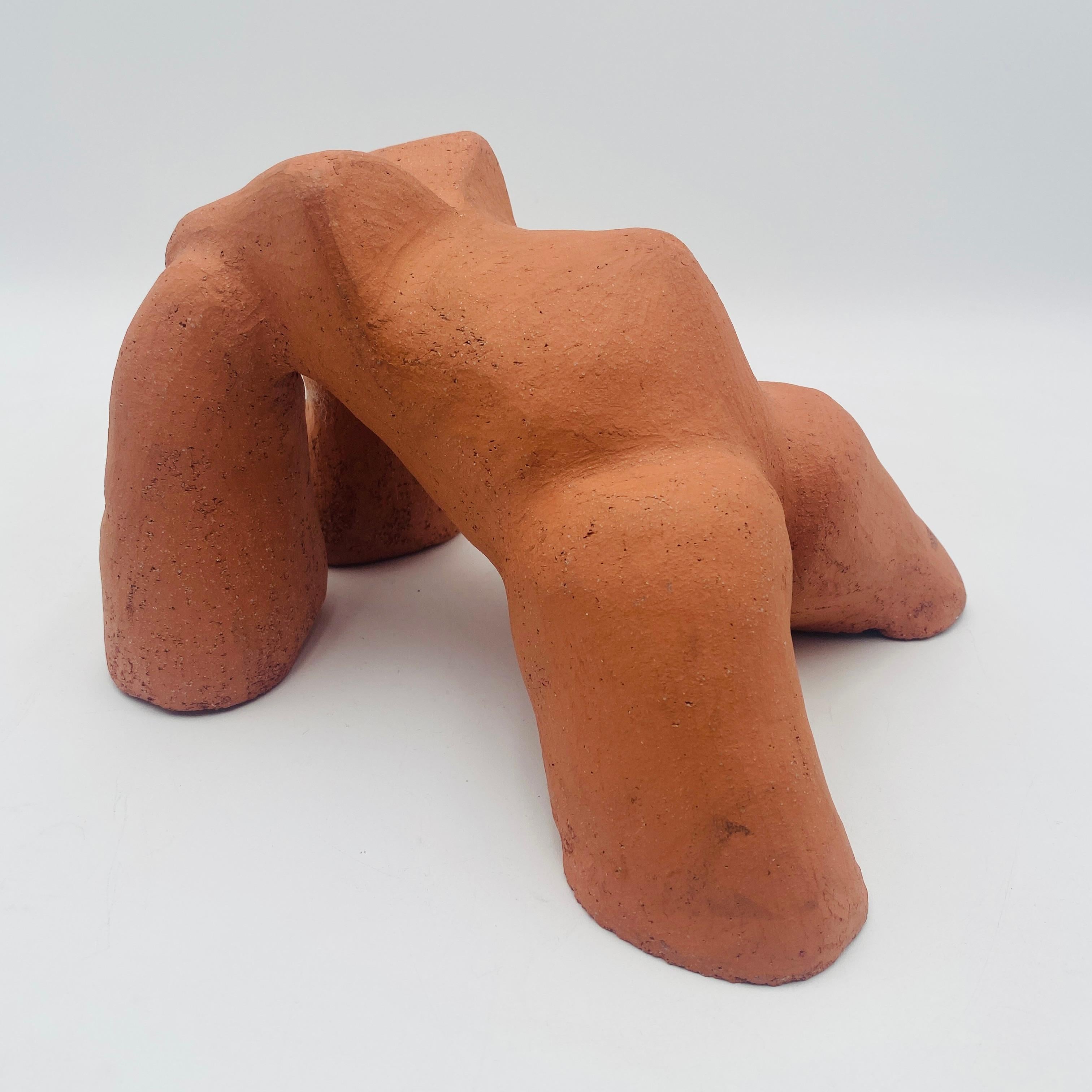 Terrakotta-Skulptur Weibliche Figur 20. Jahrhundert im Zustand „Gut“ im Angebot in San Juan Capistrano, CA