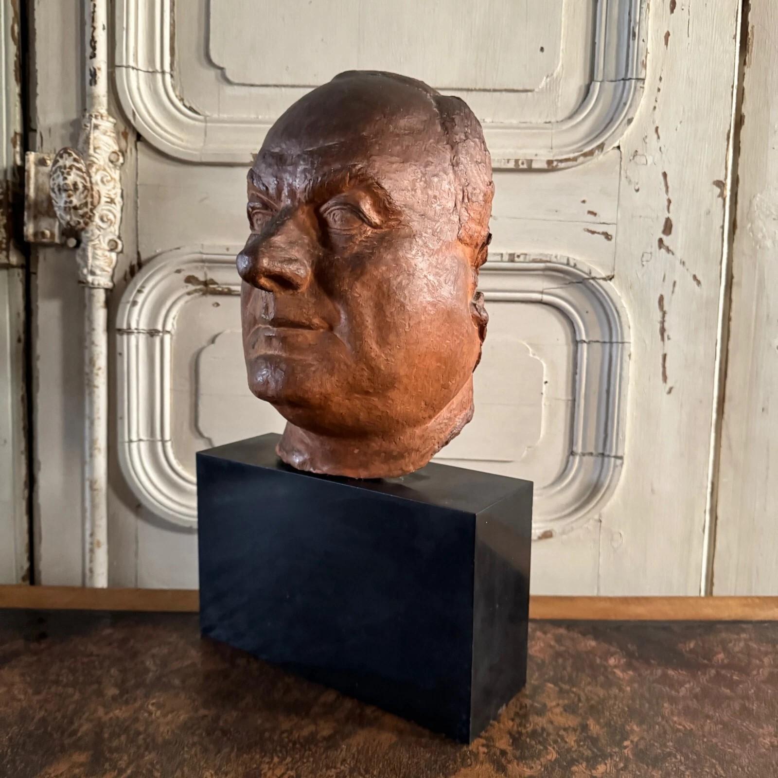 Terrakotta-Skulptur - Männliche Maske auf schwarzem Marmorsockel von Charles Filleul - 20. (Neoklassisch) im Angebot