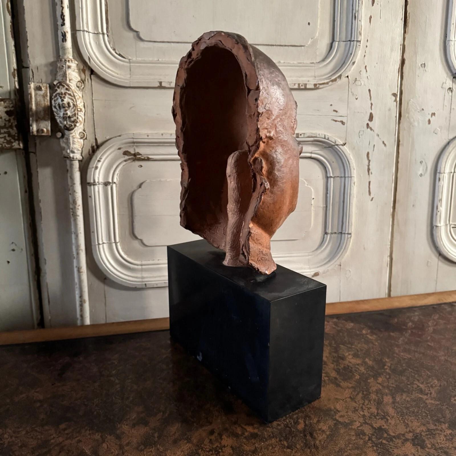 Terrakotta-Skulptur - Männliche Maske auf schwarzem Marmorsockel von Charles Filleul - 20. (20. Jahrhundert) im Angebot