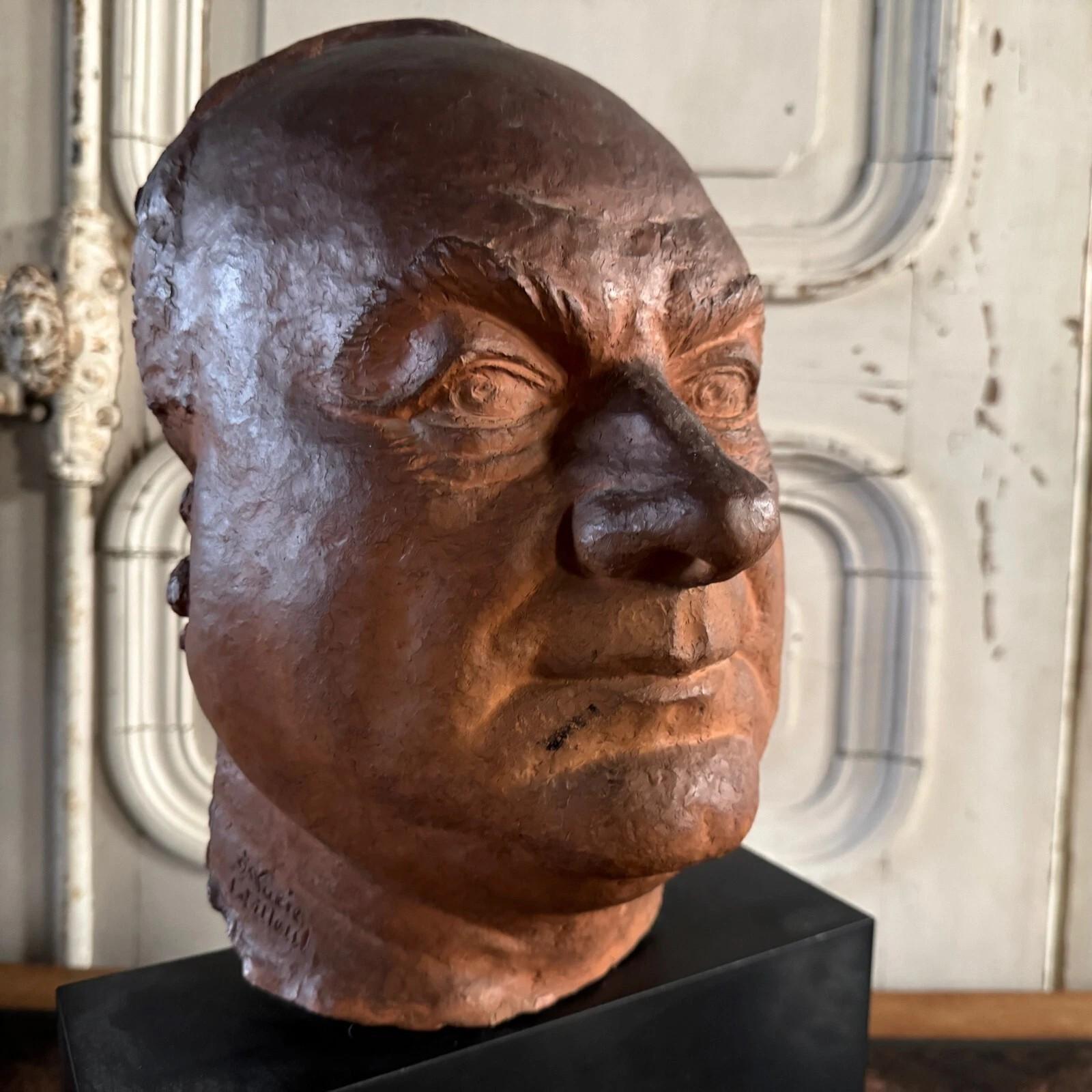 Terrakotta-Skulptur - Männliche Maske auf schwarzem Marmorsockel von Charles Filleul - 20. im Angebot 1