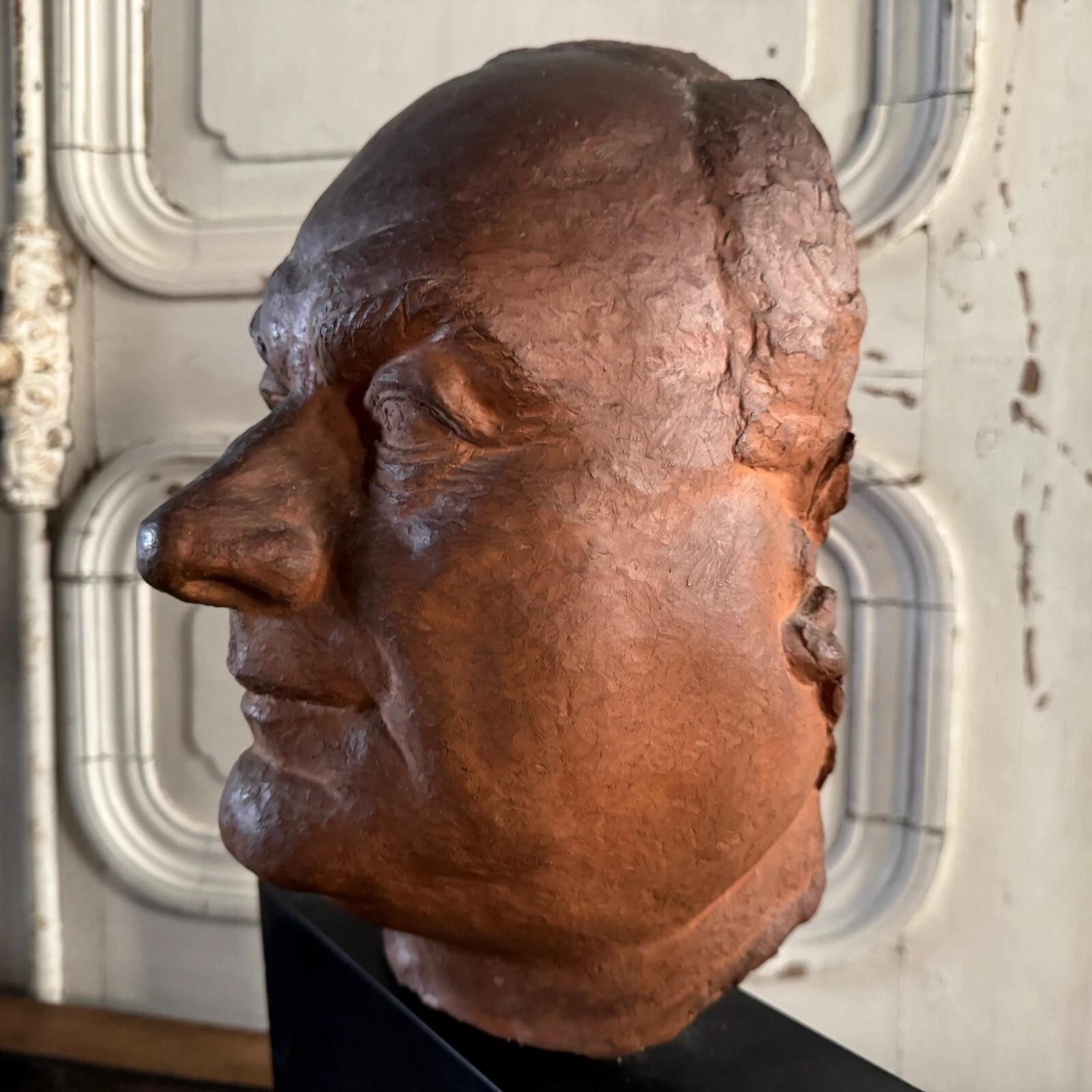 Terrakotta-Skulptur - Männliche Maske auf schwarzem Marmorsockel von Charles Filleul - 20. im Angebot 2