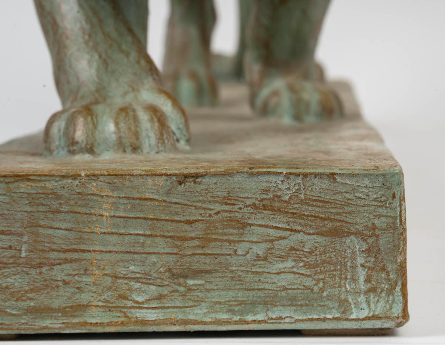 20ième siècle Sculpture d'une lionne en terre cuite, signée Henri Bargas, 20e siècle. en vente