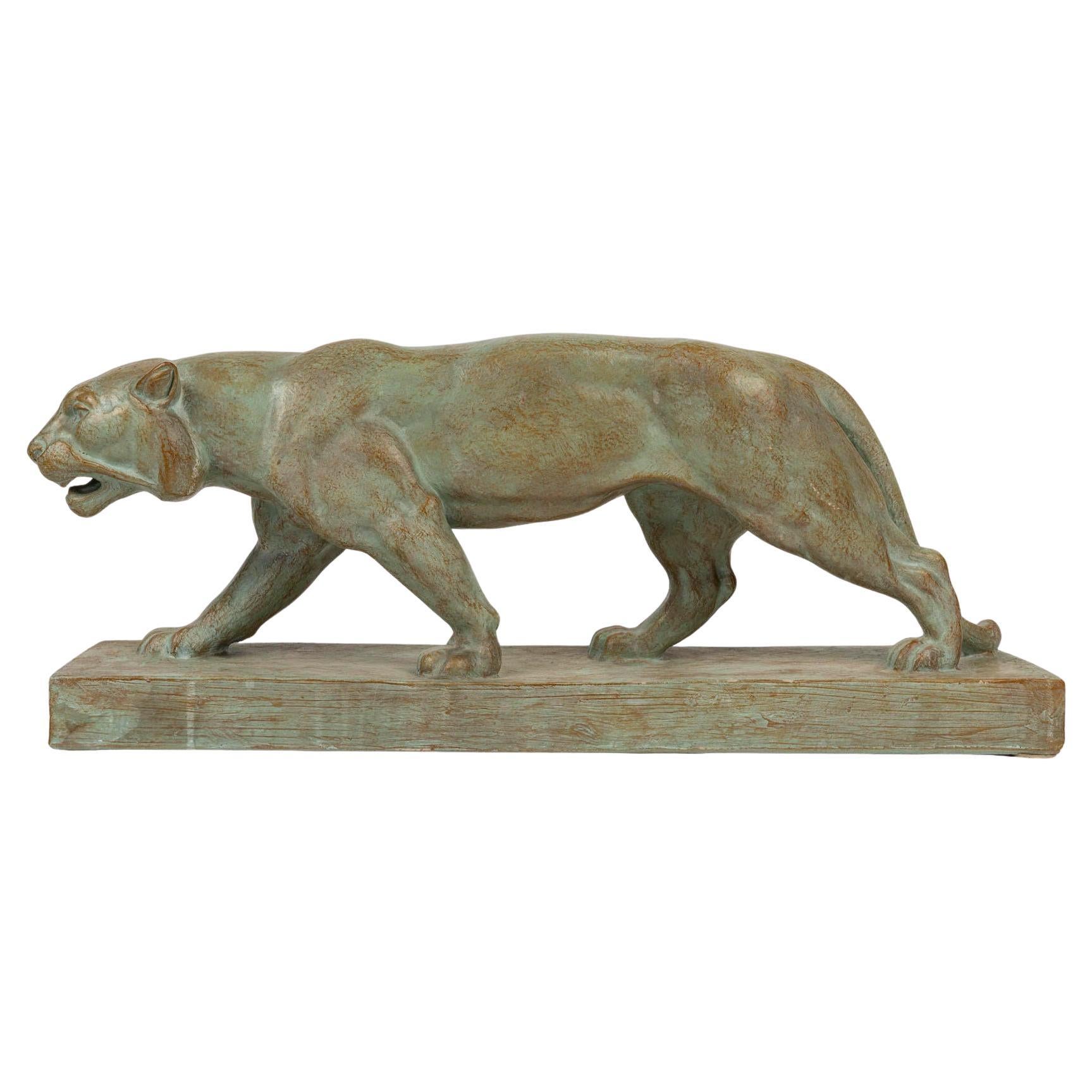 Escultura de terracota de una leona, firmada Henri Bargas, siglo XX.