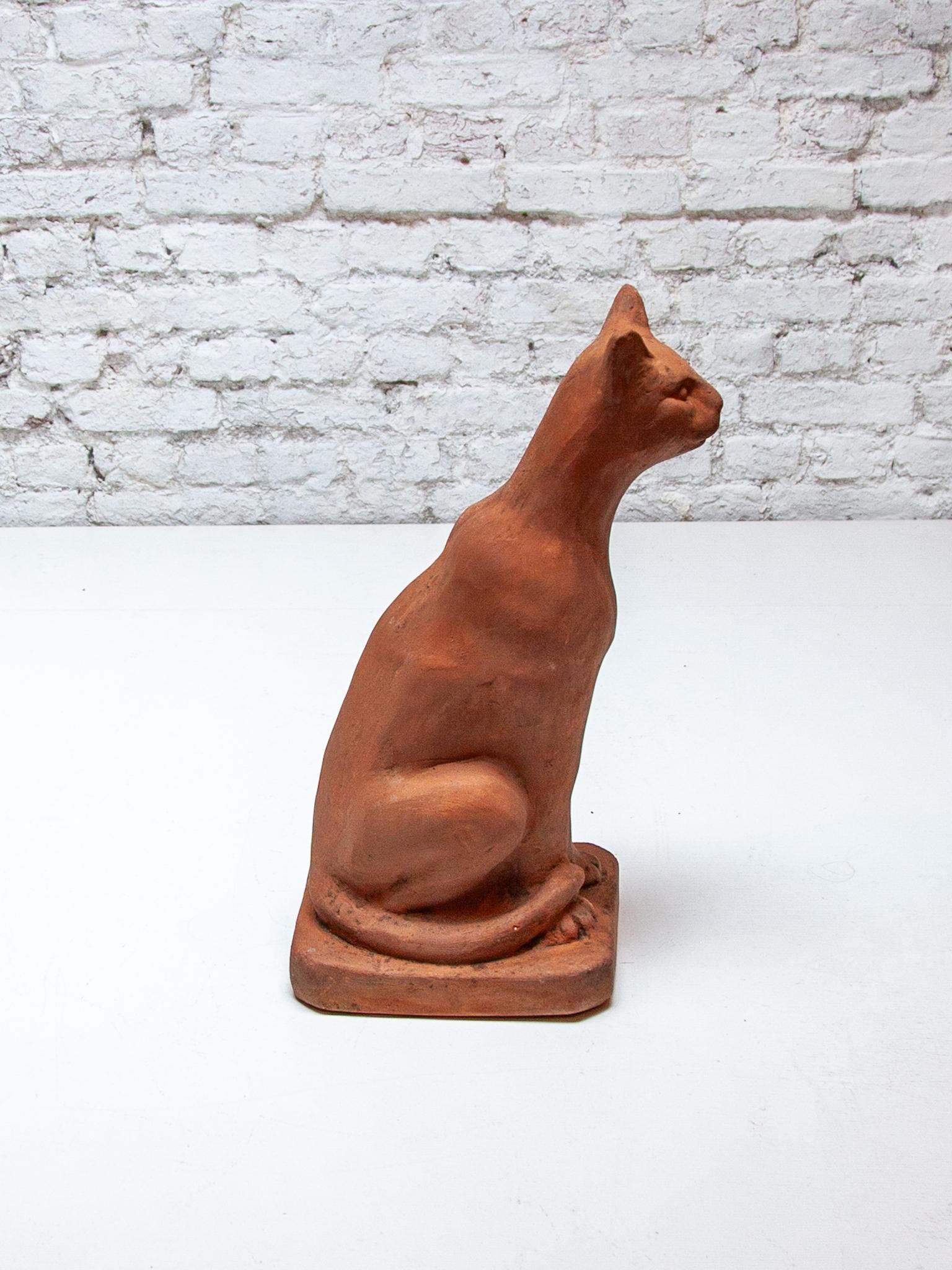 Terrakotta-Skulptur einer sitzenden Katze (Moderne der Mitte des Jahrhunderts) im Angebot