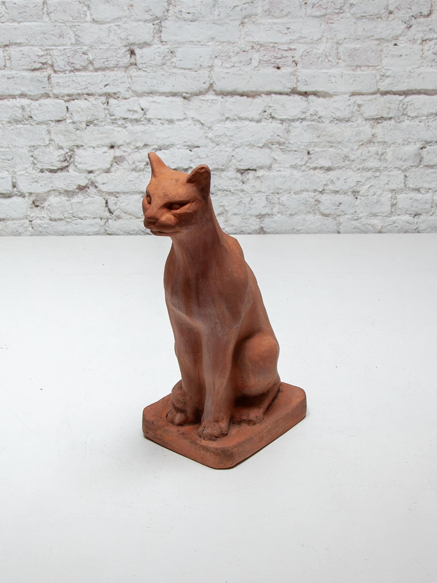 Terrakotta-Skulptur einer sitzenden Katze (Französisch) im Angebot