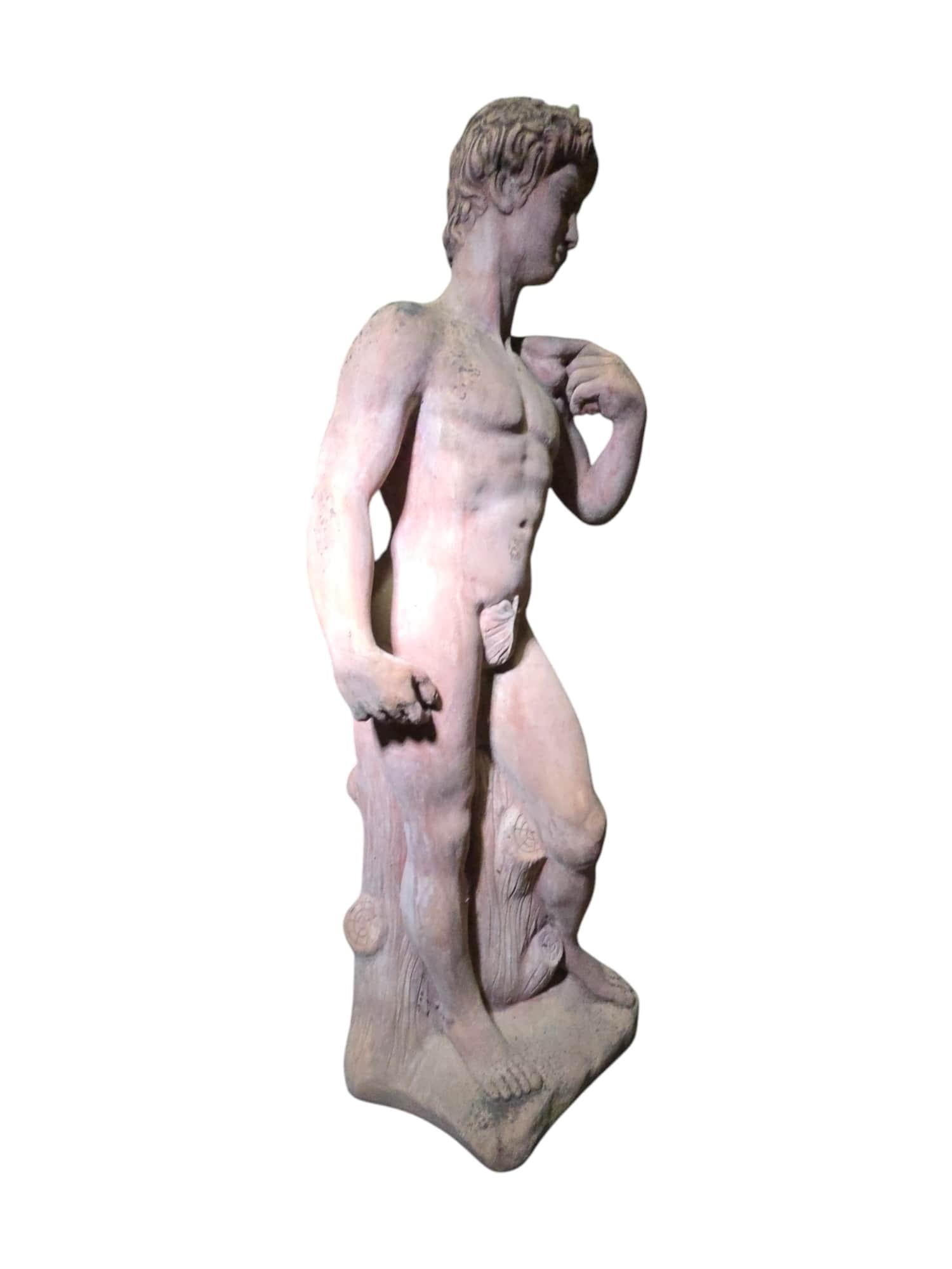 Sculpture en terre cuite représentant le David de Michel-Ange - 125 cm de haut, années 1950 en vente 7