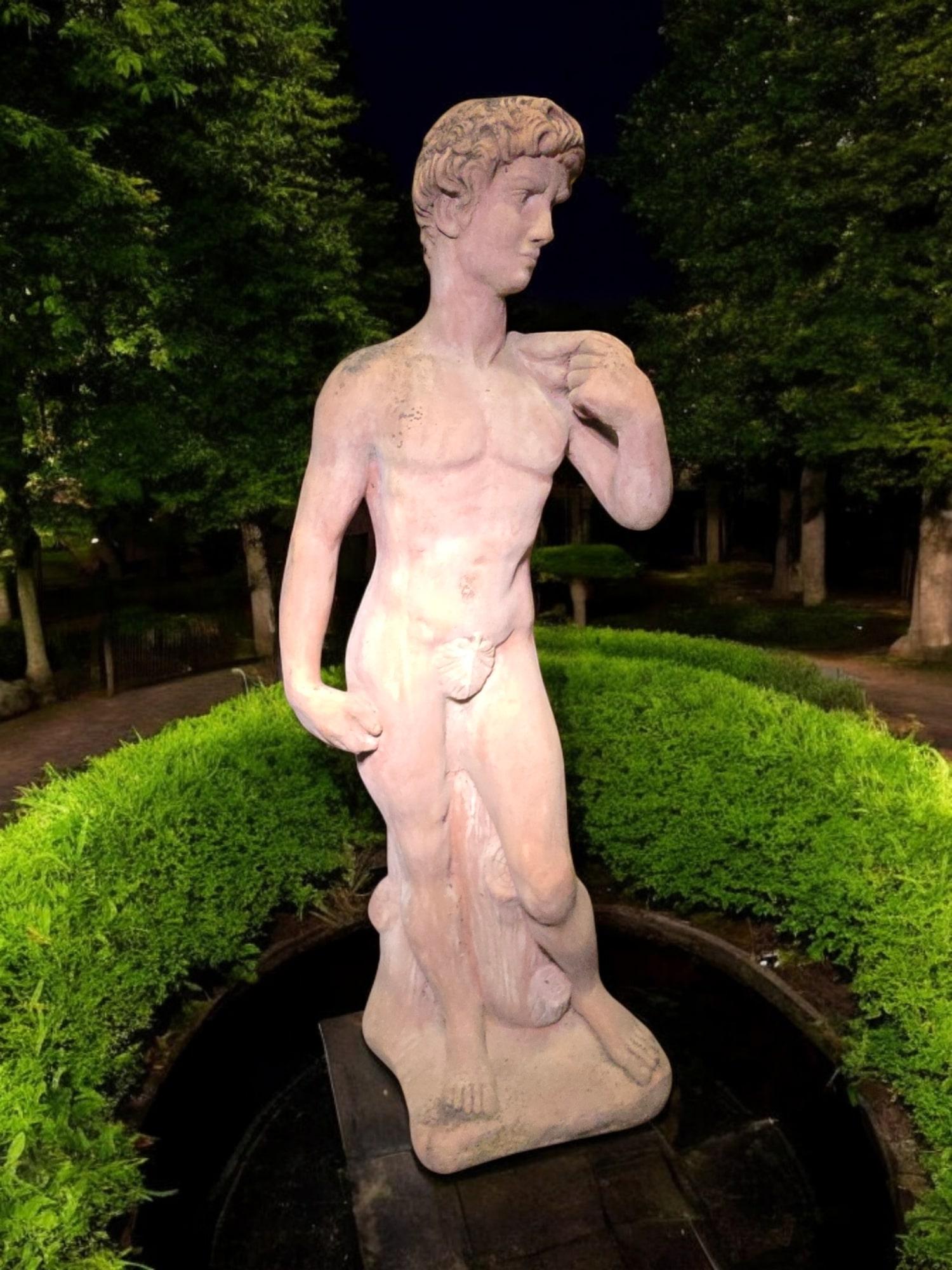 Sculpture en terre cuite représentant le David de Michel-Ange - 125 cm de haut, années 1950 en vente 4