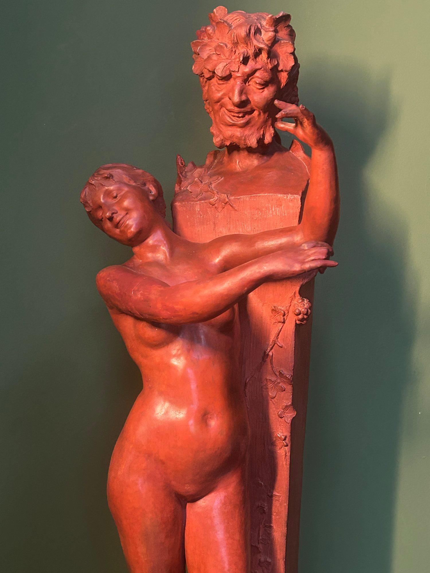 Intagliato a mano Scultura in terracotta di Ninfa e Dio Pan (Satiro) di Dominique Van Den Bossche in vendita