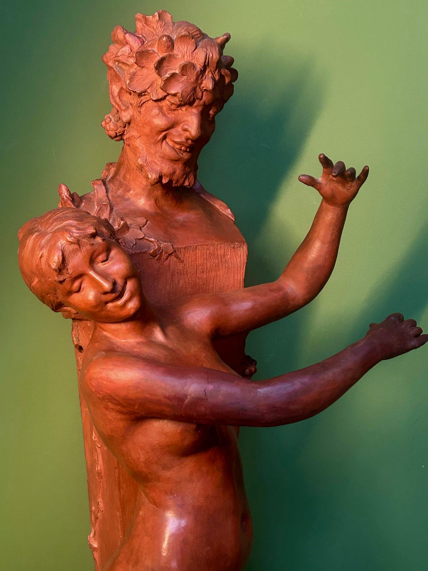 Inizio XX secolo Scultura in terracotta di Ninfa e Dio Pan (Satiro) di Dominique Van Den Bossche in vendita