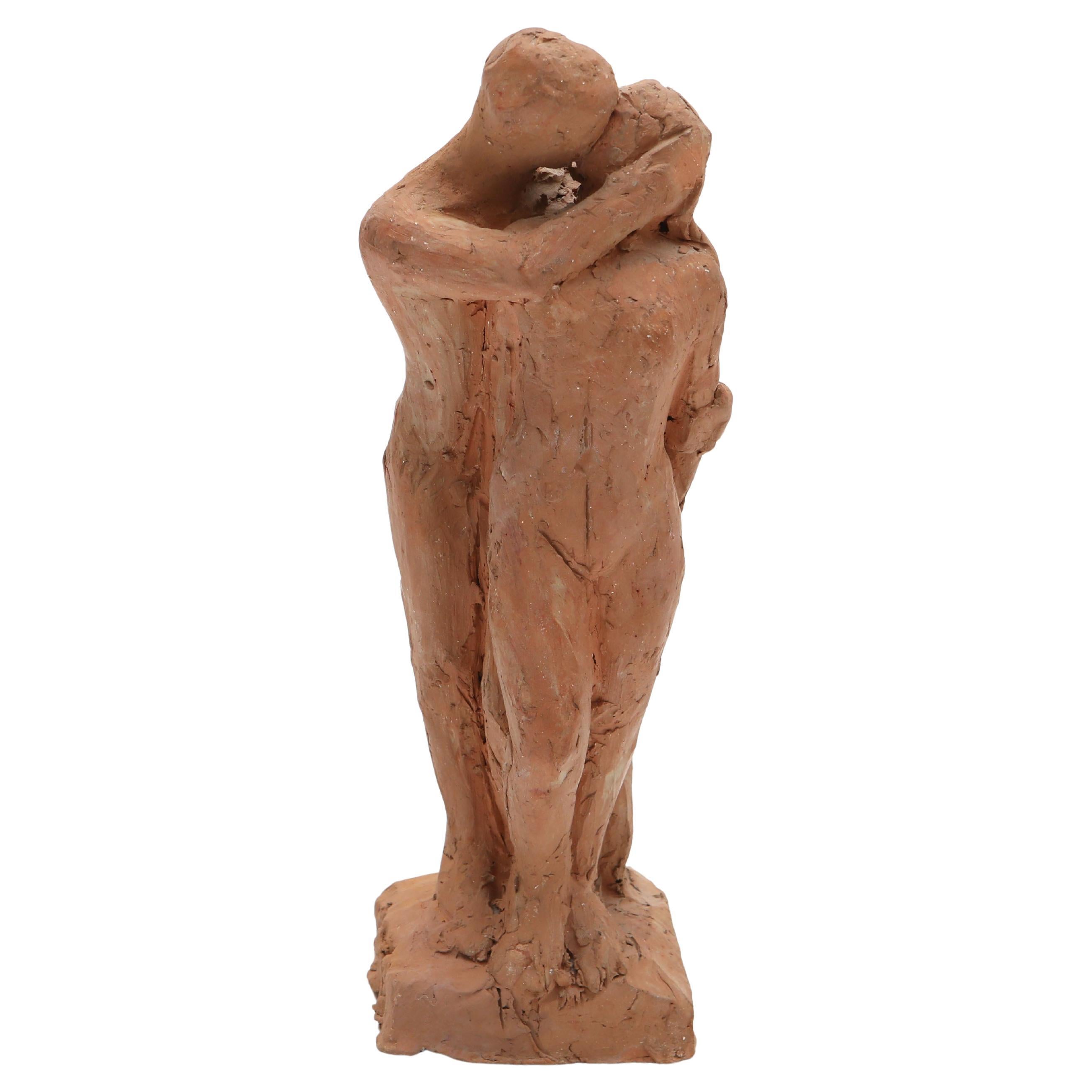 Escultura de terracota "El beso" de Gottfred Eickhoff, 1948