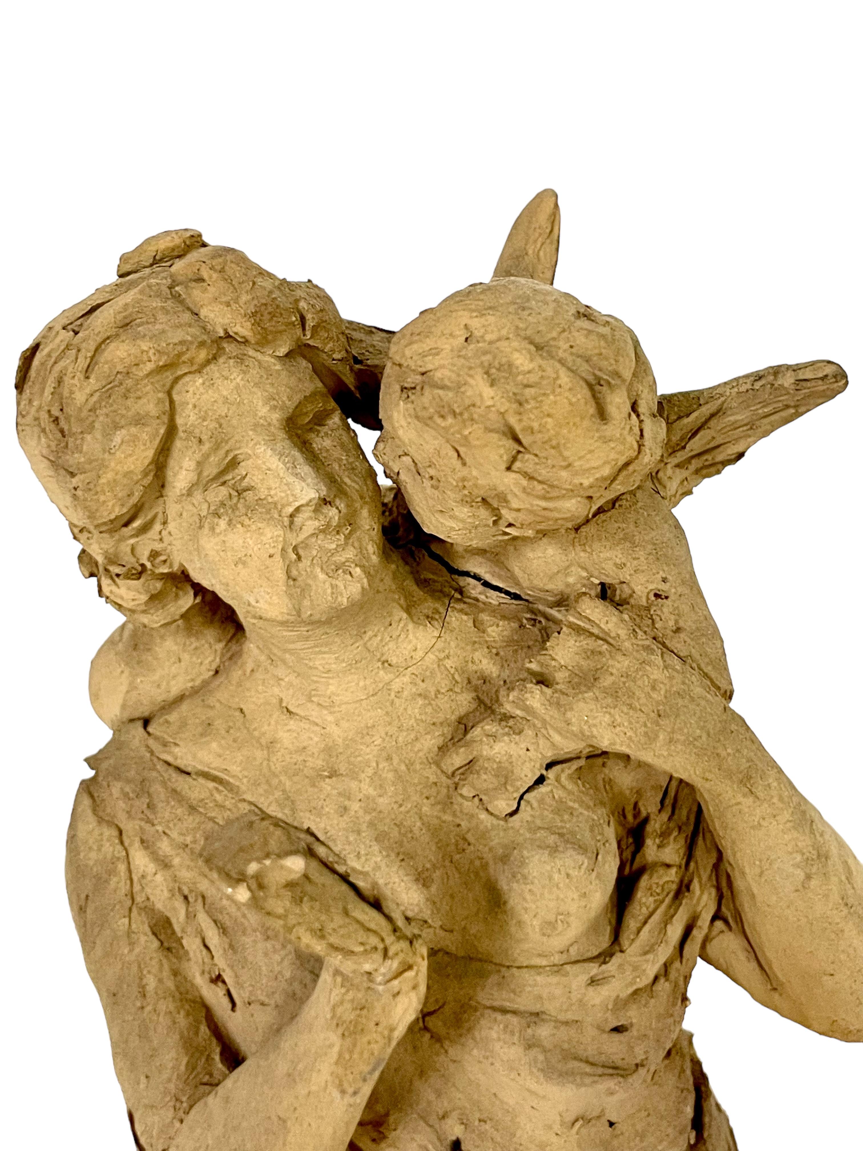 Statuetta in terracotta di una dea e di un cherubino alato in vendita 5